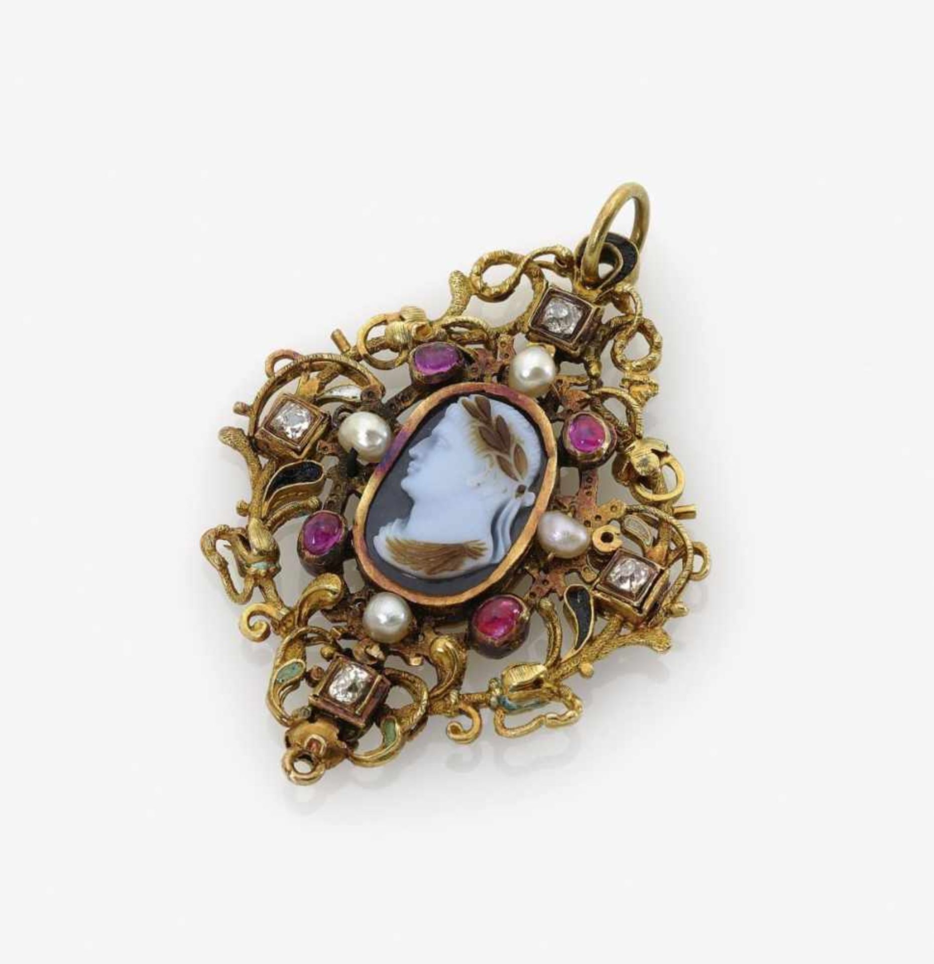 A Diamond, Ruby, Pearl and Enamel Cameo PendantProbably France, circa 1580 18K yellow gold ( - Bild 2 aus 2