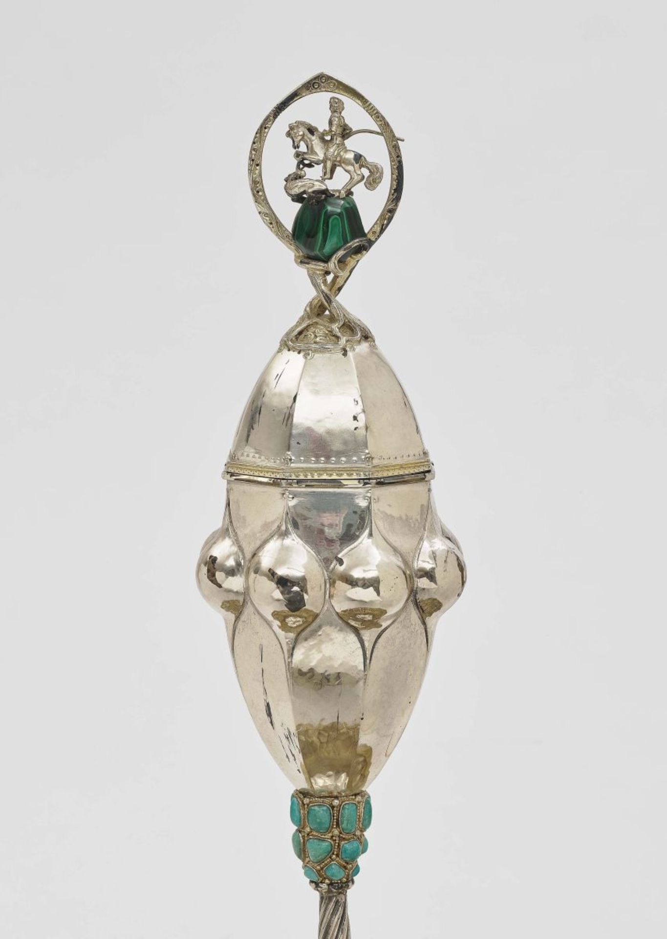 A centrepieceMax Strobl, Munich, circa 1910 Silver, partially gold-plated. Amethyst cabochons, - Bild 2 aus 4