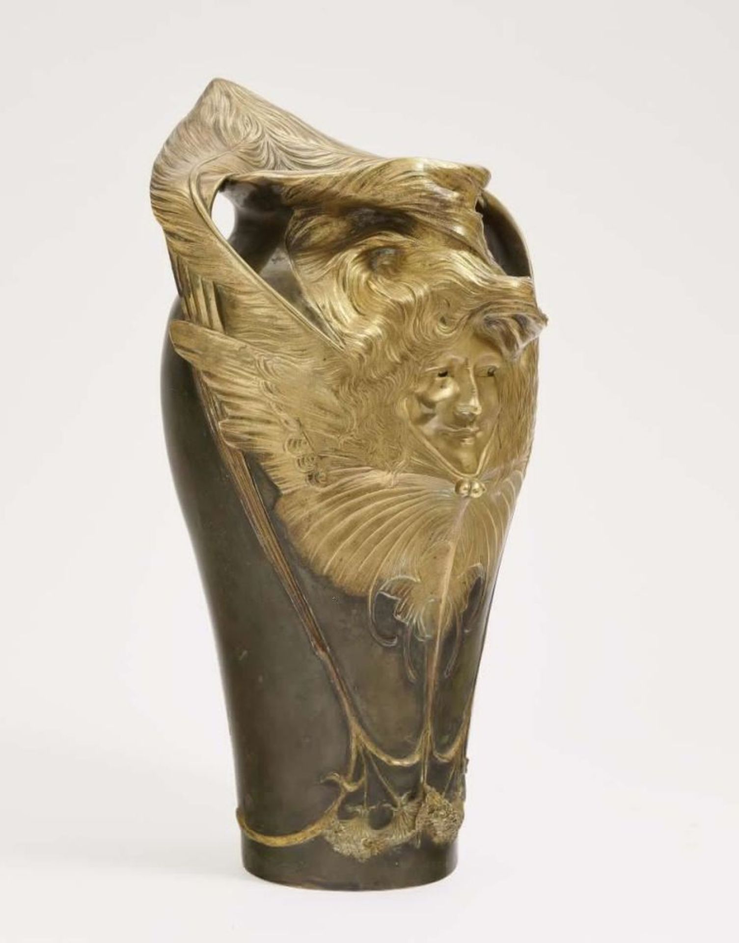 A vase ''femme-libéllule''Paul-Francois Berthoud (1870 - 1939), Paris, circa 1900 Bronze, patinated. - Bild 2 aus 4