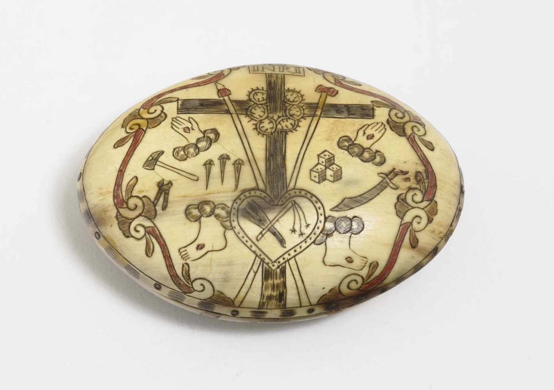 A Snuff BoxAlpine region, 19th entury Horn. Incised decoration. Inscribed: ''Wer gedenckt auf Jesu - Bild 2 aus 2