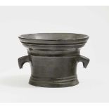 A MortarFrance, 17th Century Bronze, dark brown patina. Height 11 cm.Cans, FranceMörserFrankreich,