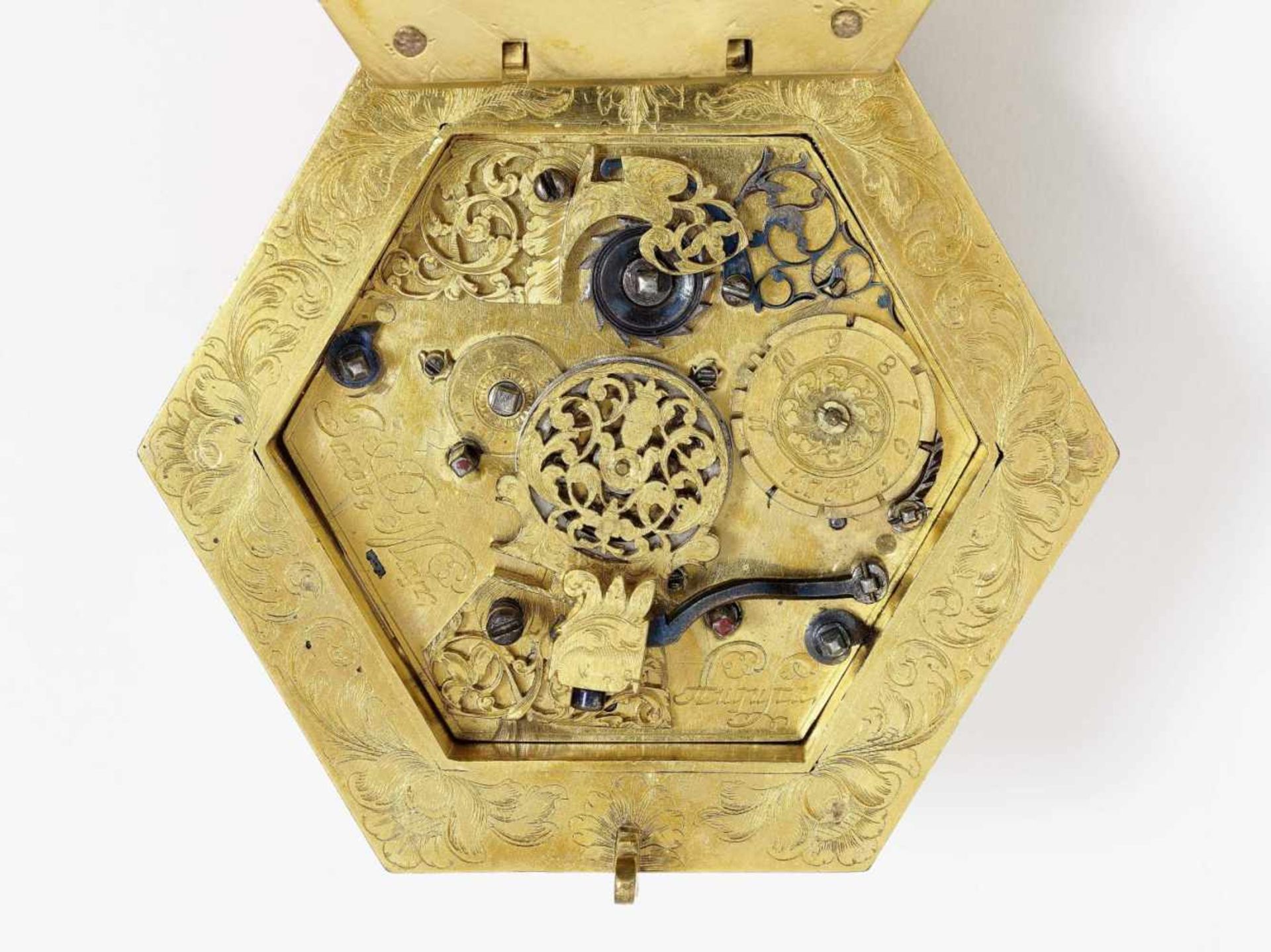 A Horizontal Table ClockAugsburg, circa 1700, Jacob Mayr Fire-gilded bronze. Six-sided case with - Bild 2 aus 2