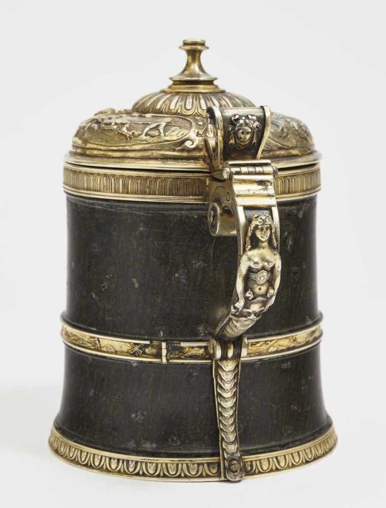 A Silver-Mounted Serpentine TankardSaxony, 1st third of the 17th Century Serpentine, gilt silver