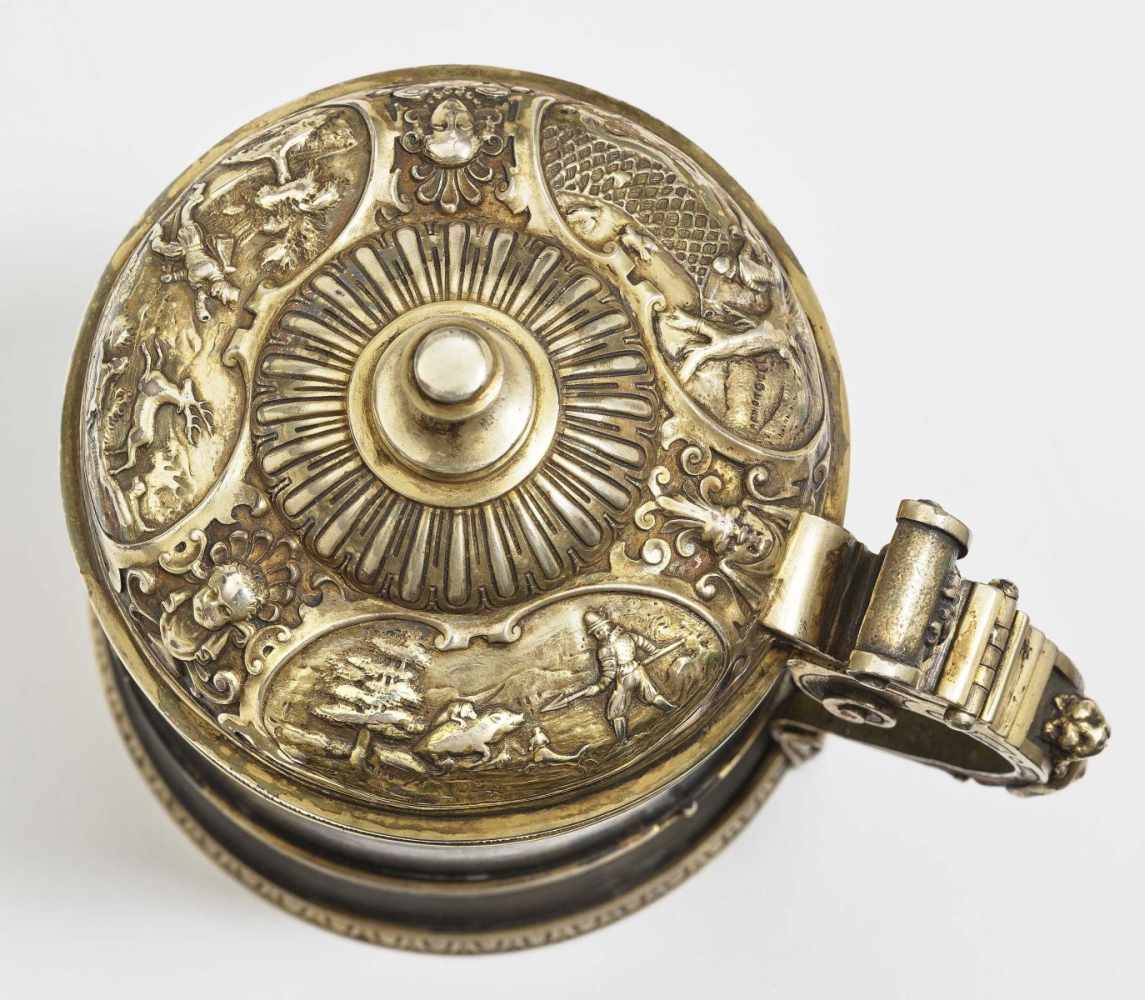 A Silver-Mounted Serpentine TankardSaxony, 1st third of the 17th Century Serpentine, gilt silver - Image 3 of 3