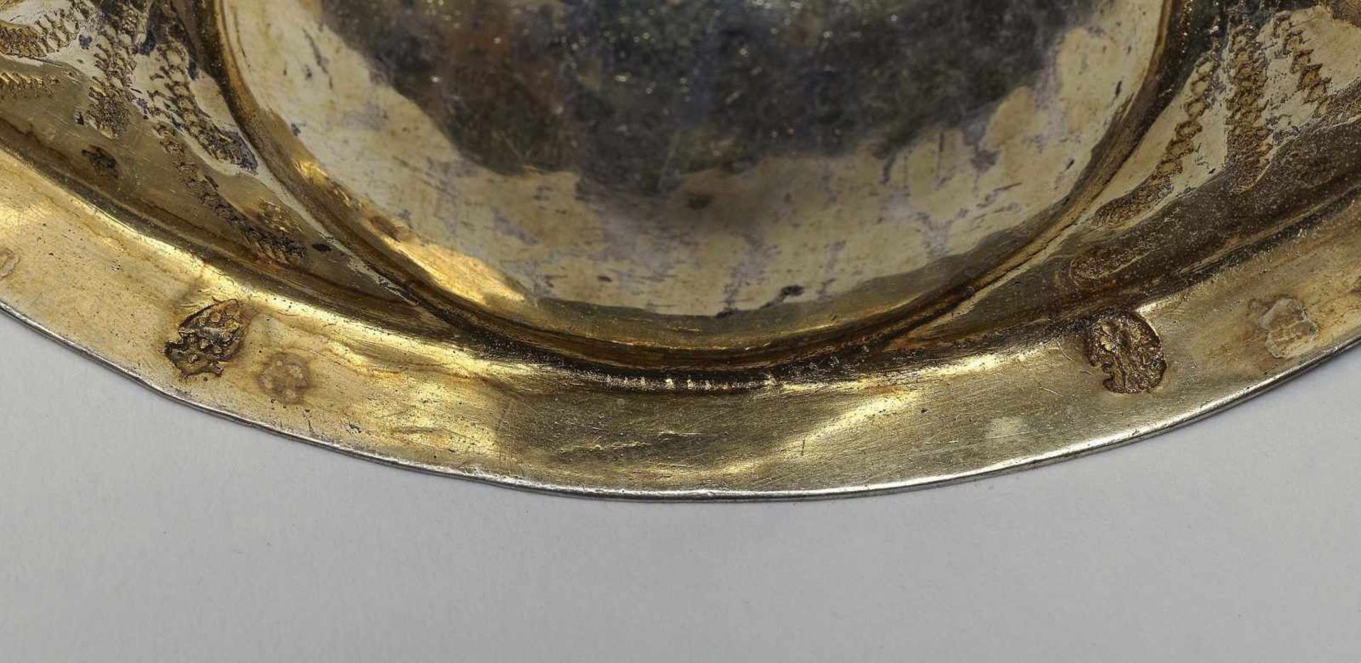 A Silver Standing Cup and CoverAugsburg, circa 1663 - 1666, Christoph Jordan Silver, partly gold- - Bild 2 aus 2