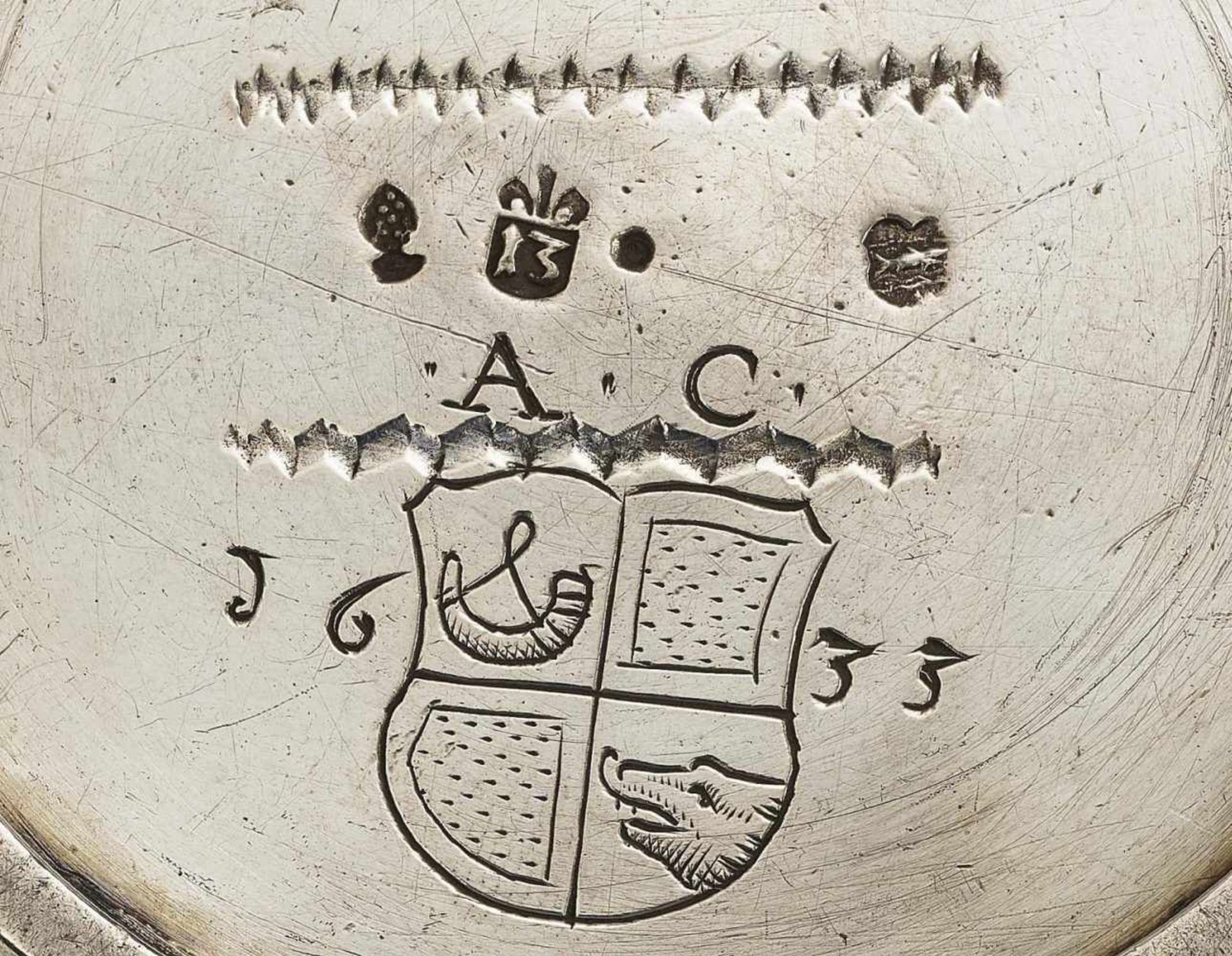 A Silver BeakerAugsburg, 1610 - 1612, Daniel Fischbacher Silver, gold-plated. Tapering cylindrical - Bild 2 aus 2