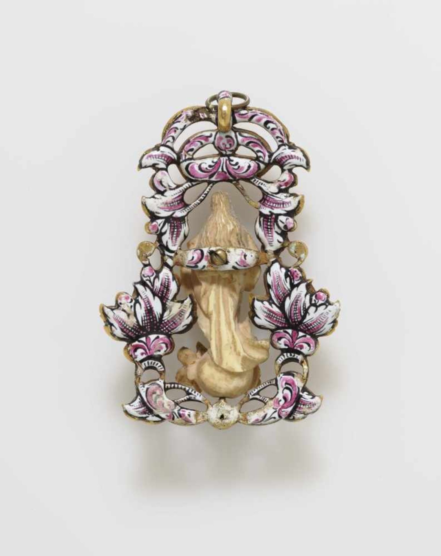 A Pendant depicting the Virgin of the Immaculate ConceptionProbably Flemish, mid-17th Century 18K - Bild 2 aus 2