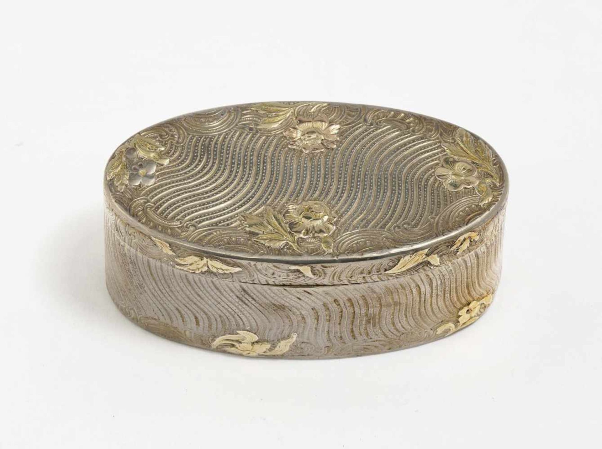 A Snuff BoxProbably Hanau, 18th Century Silver, partly gilt. Hallmarked. 3.5 x 8.5 x 4.5 cm. 110