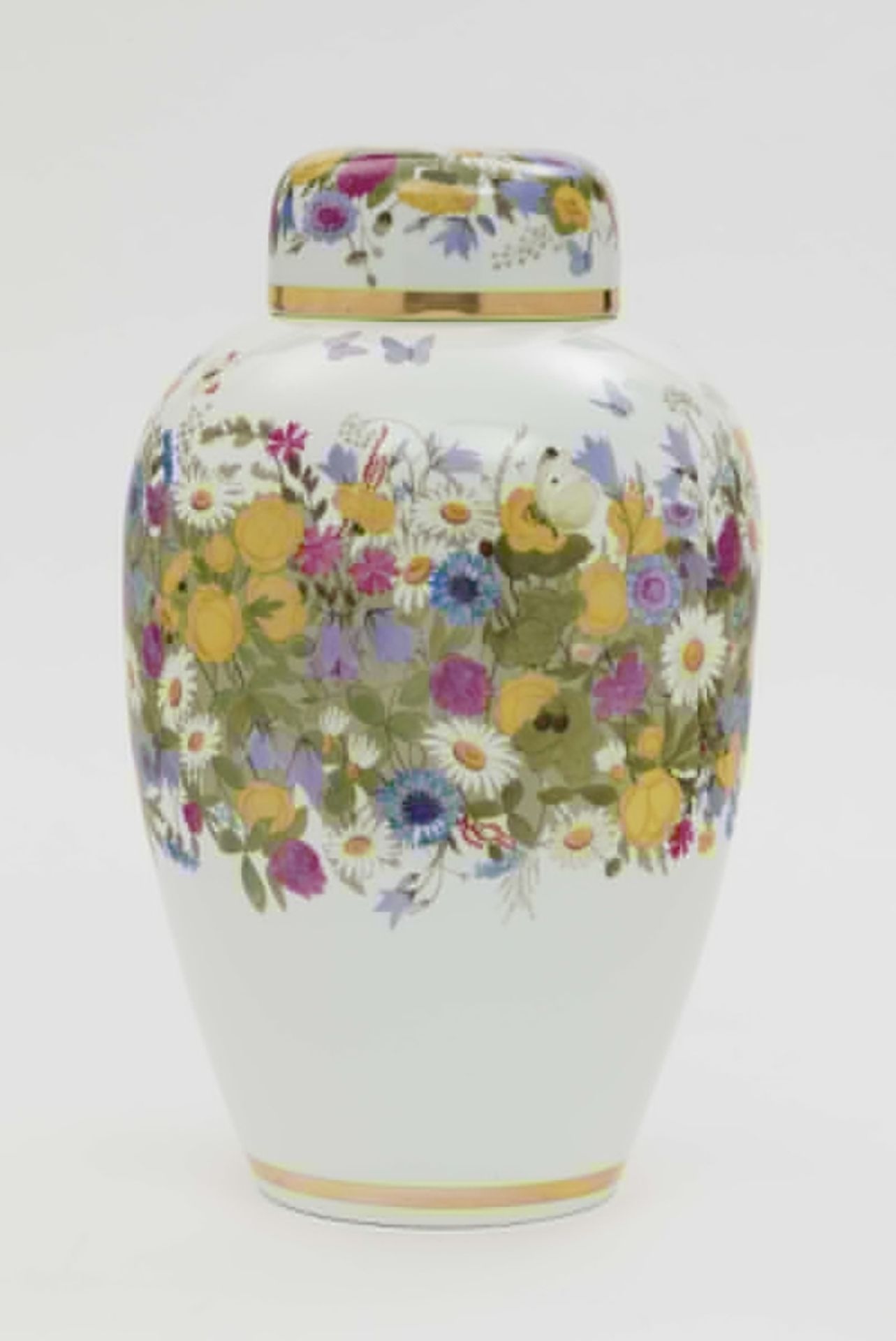 A lidded urnNymphenburg, design and execution by Rudolf Sieck, 1912 Porcelain. Gold bands. Green