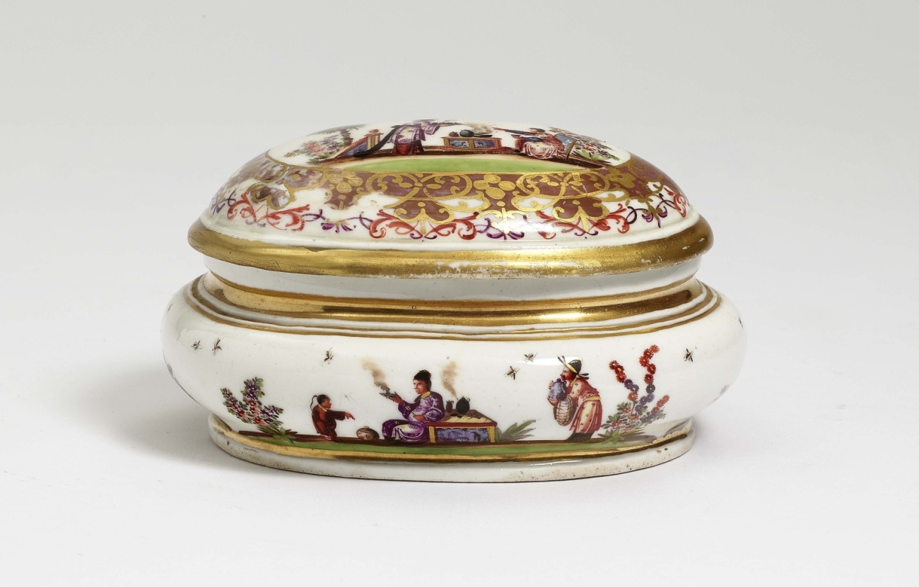 A sugar bowlMeissen, circa 1725/30 Porcelain. Gold decoration. Blue crossed swords mark, moulder's