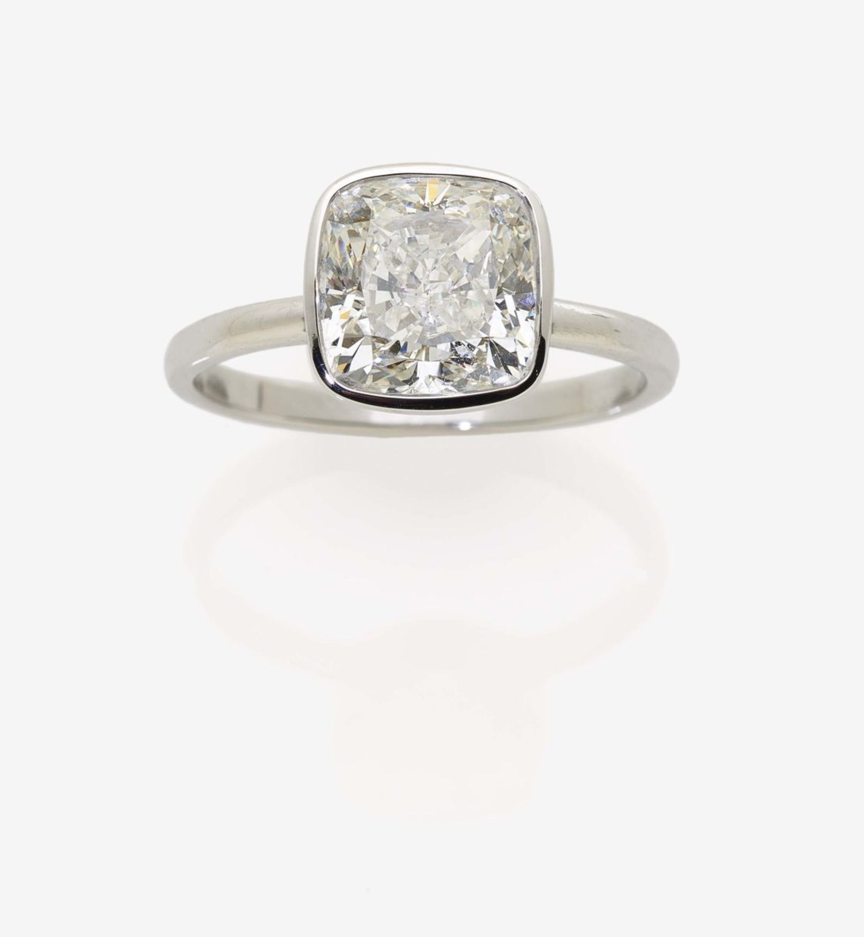 A Cushion-Cut Diamond Solitaire RingParis, 2017, GALERIES DU DIAMANT 18K white gold (750/-),