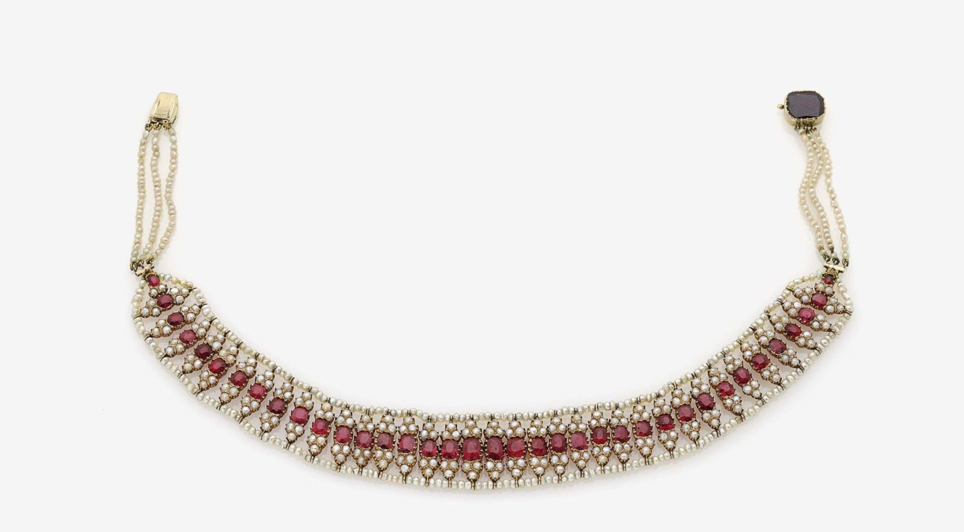 Collier de Chien with Red Spinels and Seed PearlsProbably India, Late 19th Century 14K gold (585/-),