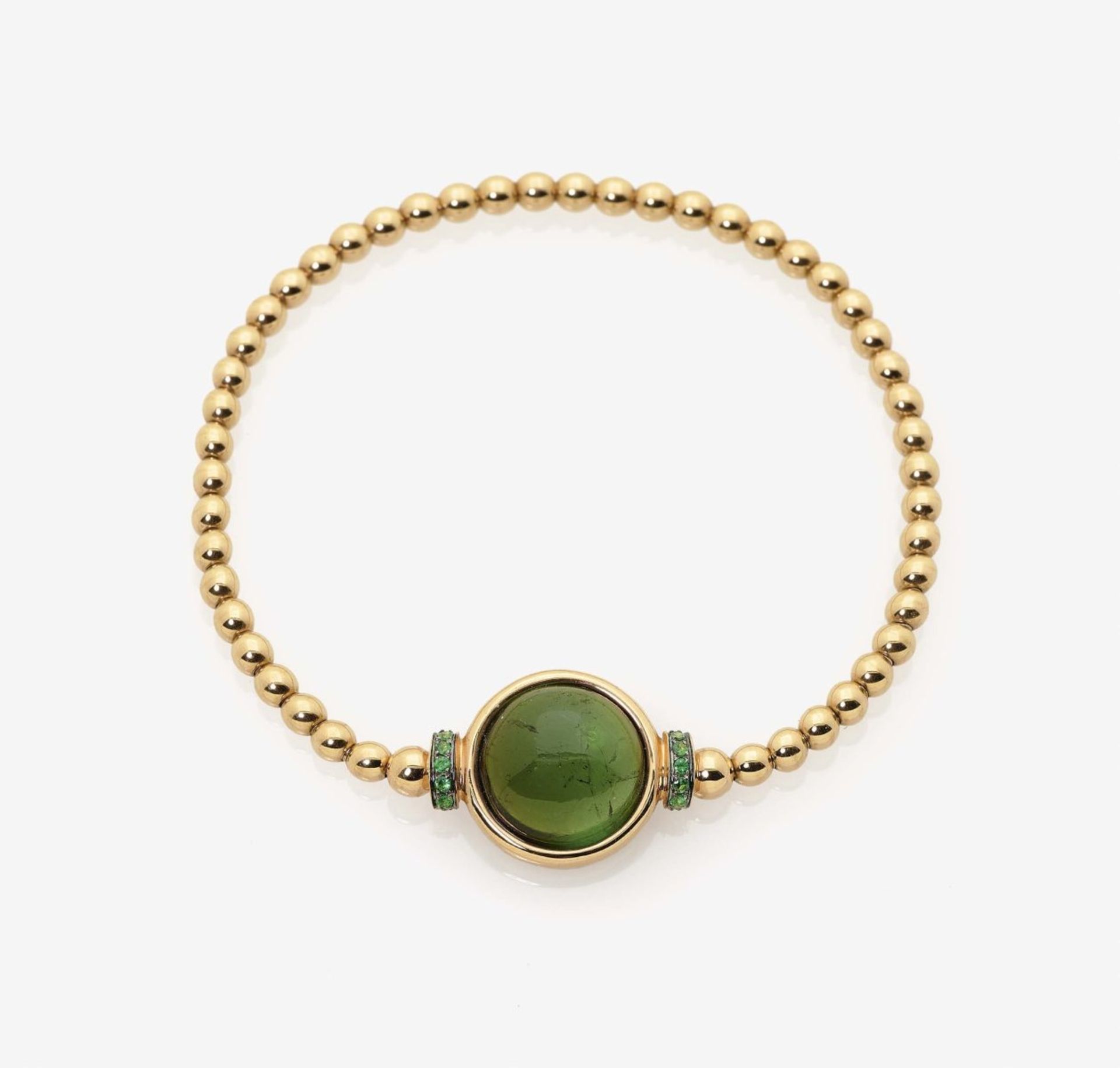 A Tourmaline set Bracelet18K yellow gold (750/-), stamped. 1 green tourmaline cabochon of circa 8. - Bild 2 aus 2