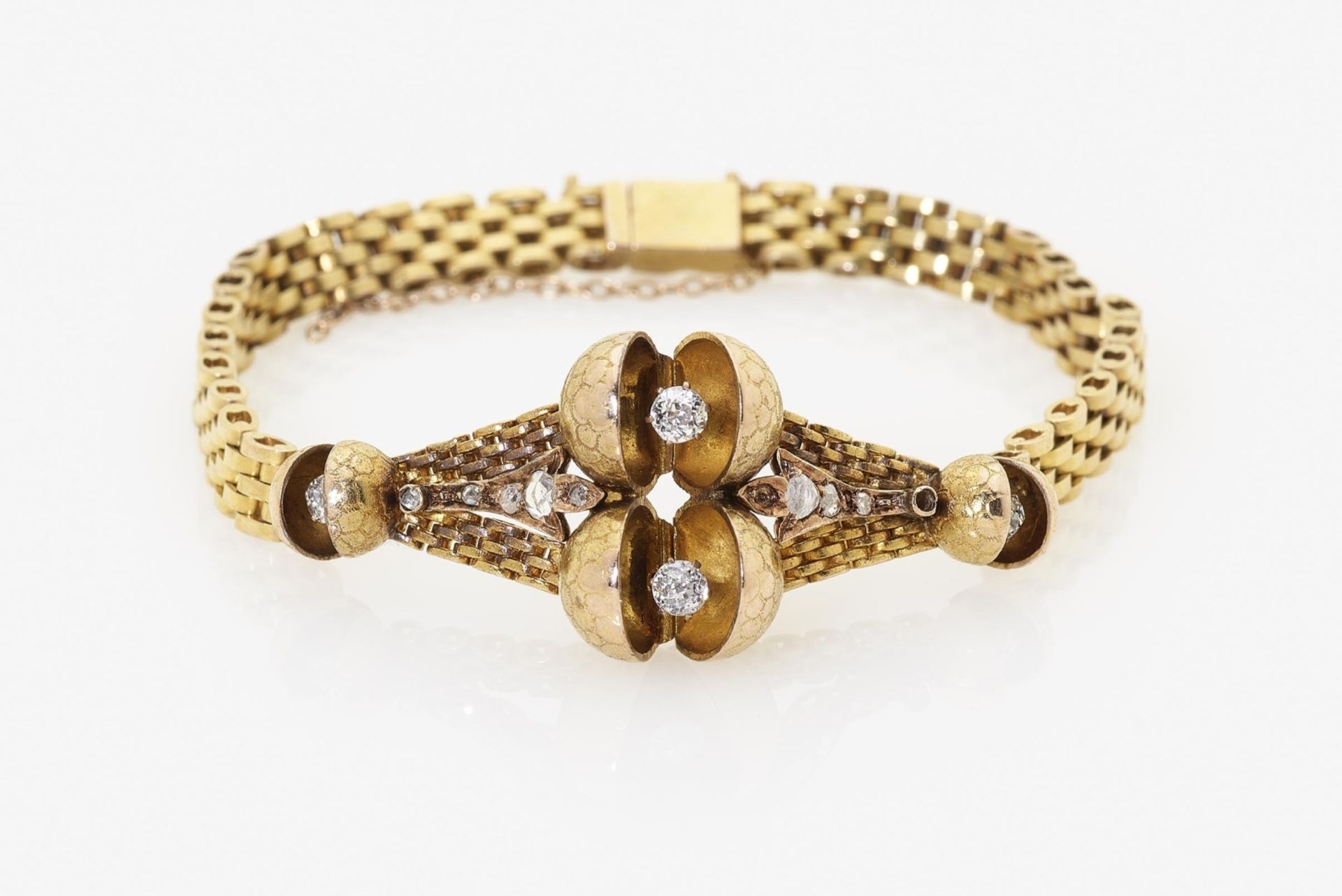 A Bracelet with DiamondsGermany, circa 1910 14K yellow gold (585/-), stamped. 4 old-brilliant-cut - Bild 2 aus 2