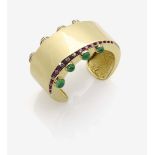 An Emerald, Sapphire, Ruby and Diamond Bangle18K yellow gold, stamped. Hallmarks. 49 brilliant-cut