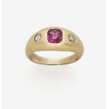 A Ruby and Diamond Ring14K yellow gold (585/-), tested. 2 old-brilliant-cut diamonds, together circa