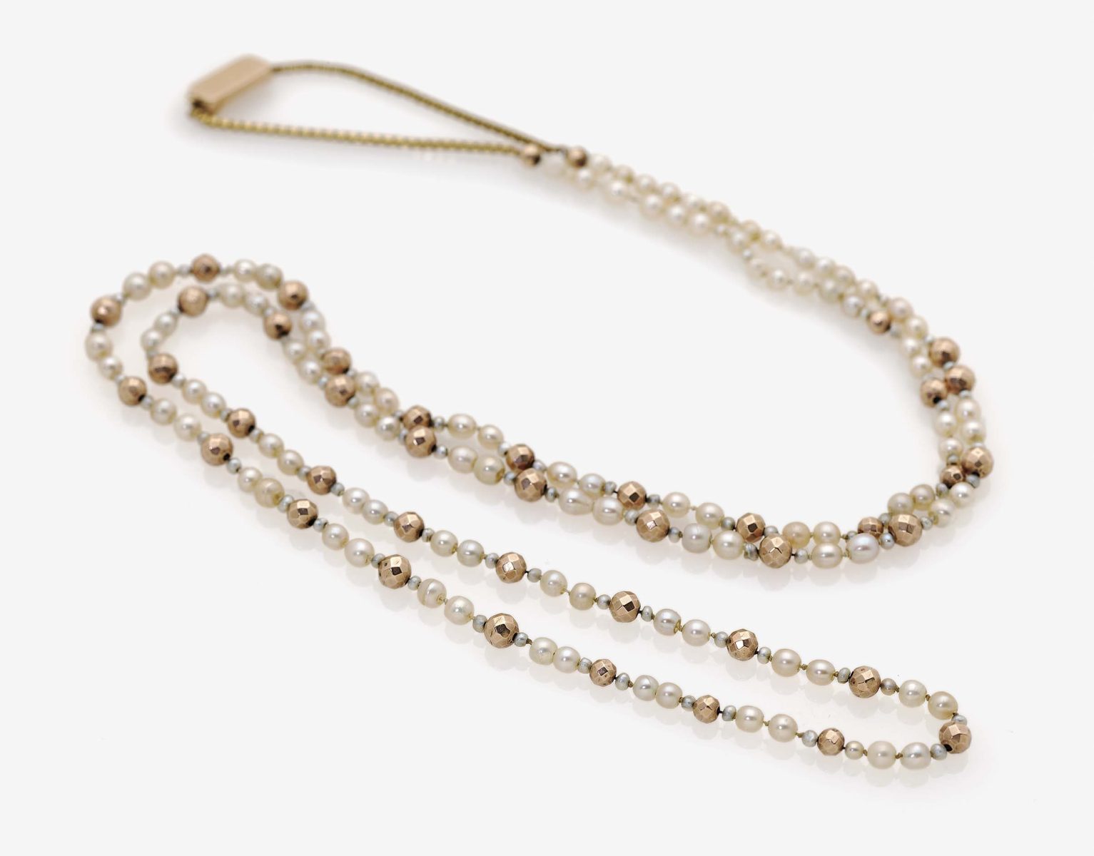 A Pearl and Gold Bead NecklaceGermany, circa 1900 8K rose gold (333/-), tested. Circa 102 cream - Image 2 of 3