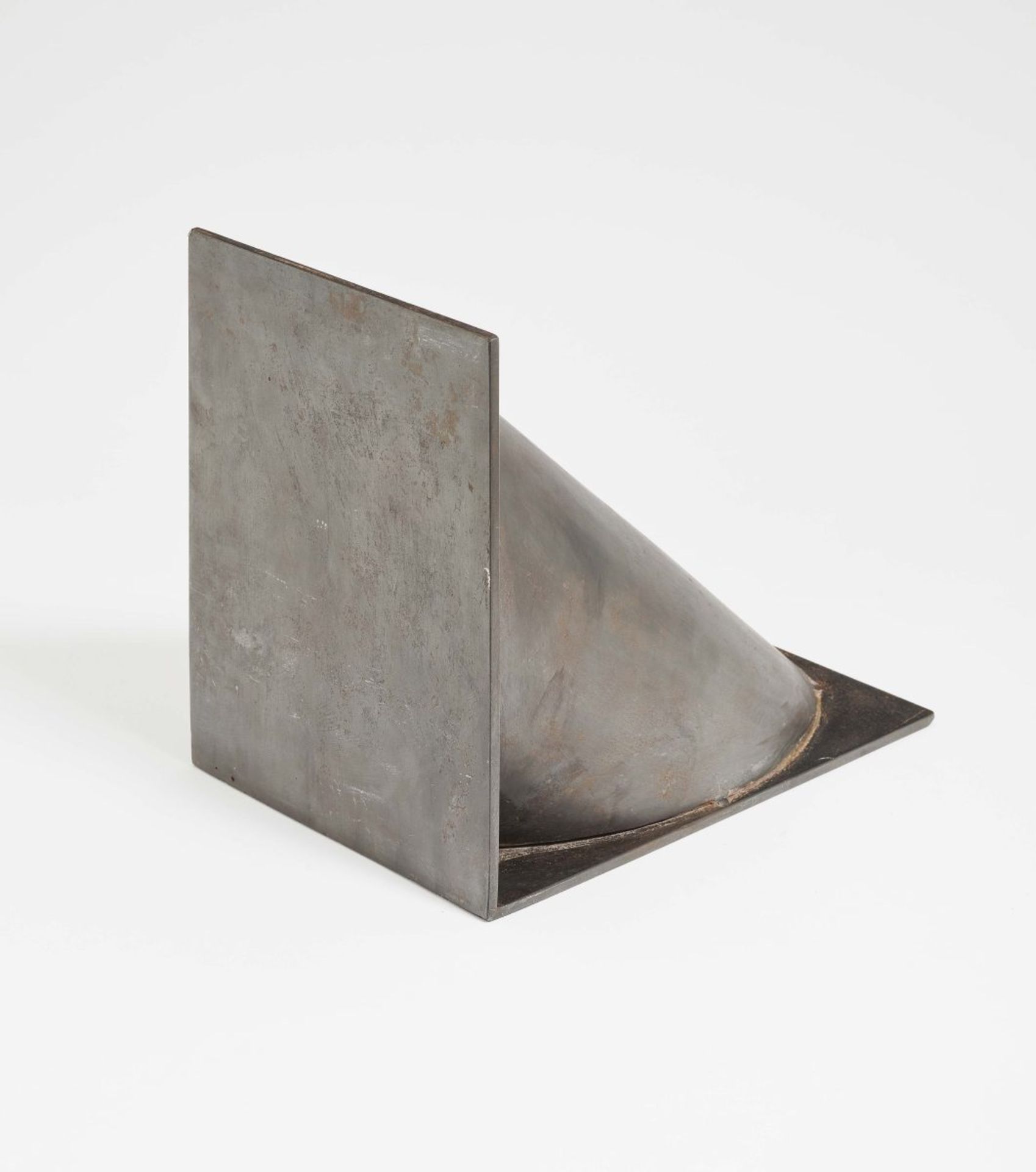 Gräsel, FriedrichSmall Room Sculpture. 1978 Steel, welded 24 x 23 x 17 cm Monogrammed, dated and - Bild 4 aus 4