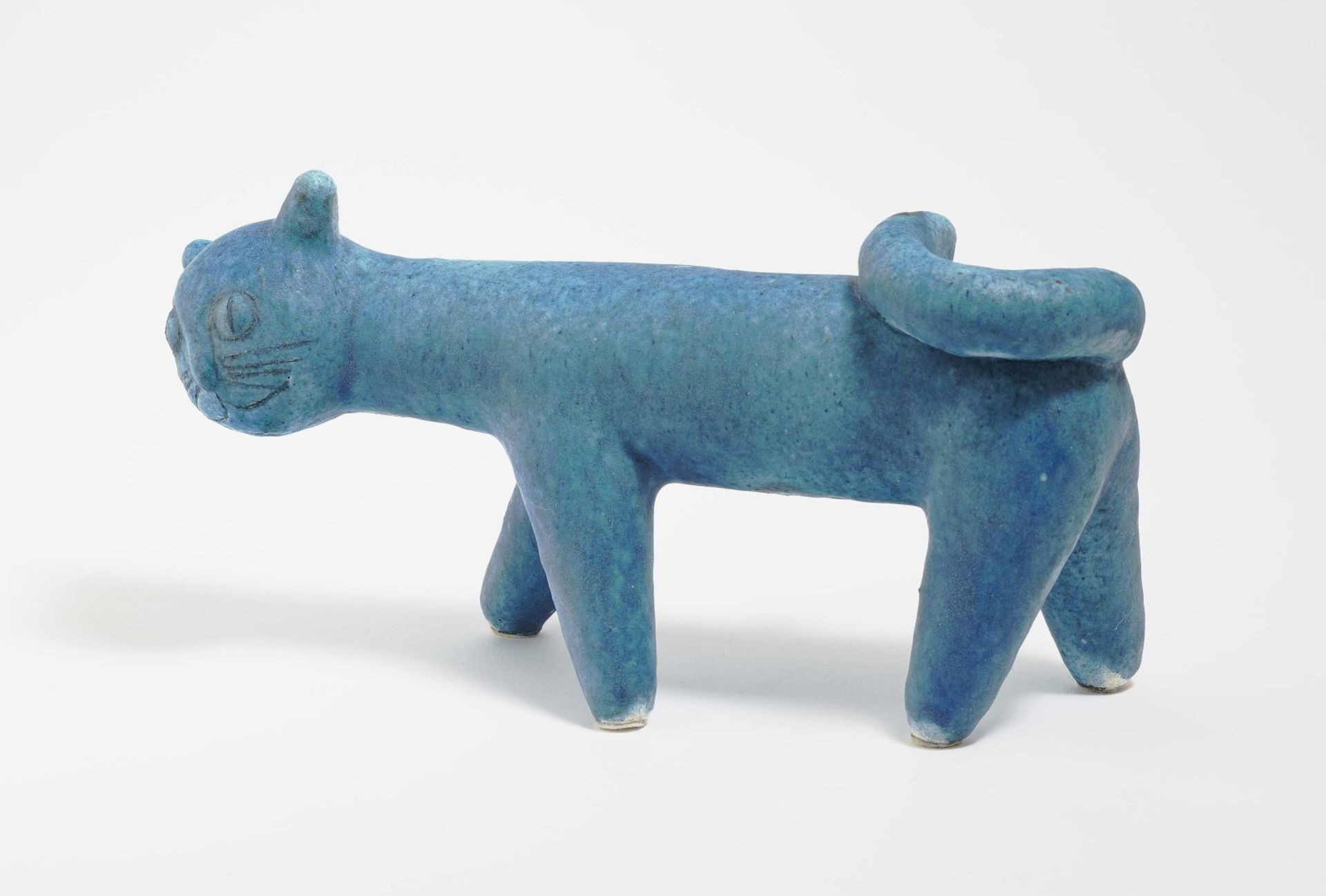 Erdös-Meisinger, IdaCat Fired clay with blue glaze 30 x 14.3 cm Provenance: private owner, South - Bild 3 aus 3