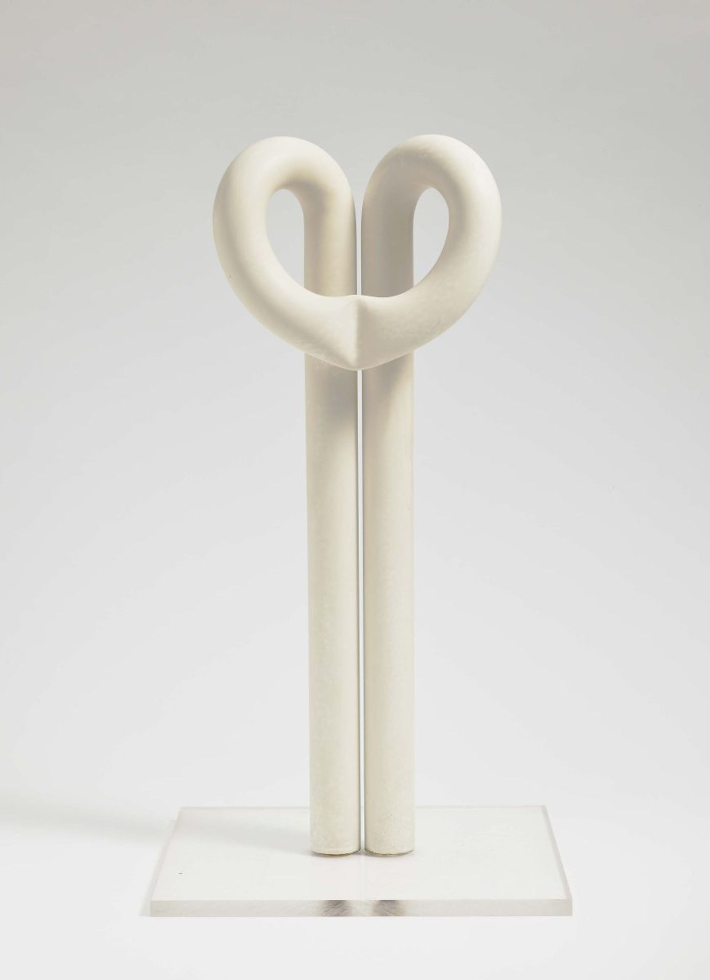 Lechner, AlfEntwined Heart. 1968/1970 Steel-walled tubes, polyester coated Plexiglas plate 45 cm
