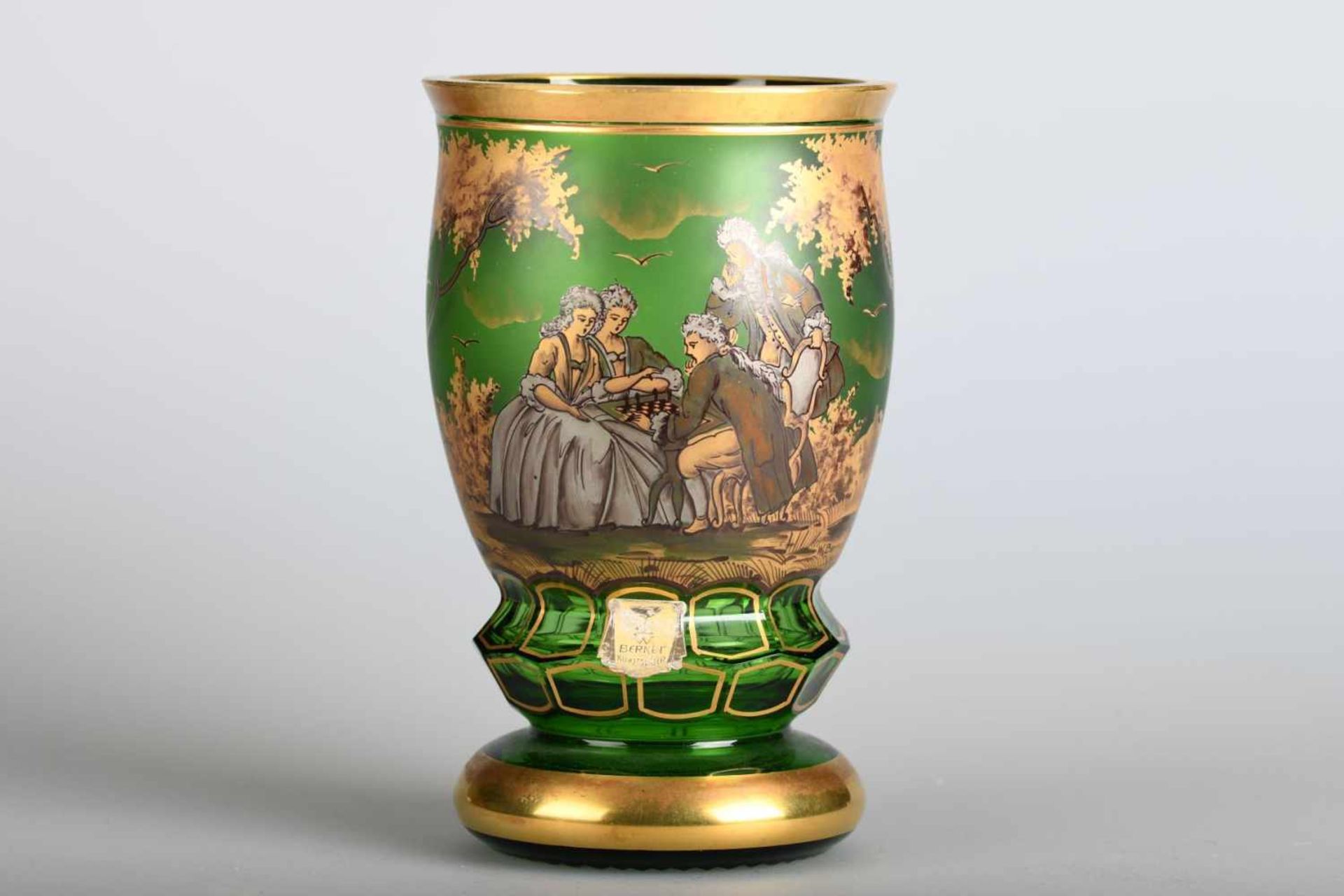 Vase, Haida/Schaiba, Anfang 20. JahrhundertGrünfarbenes Glas mit Goldrändern und geschliffenen