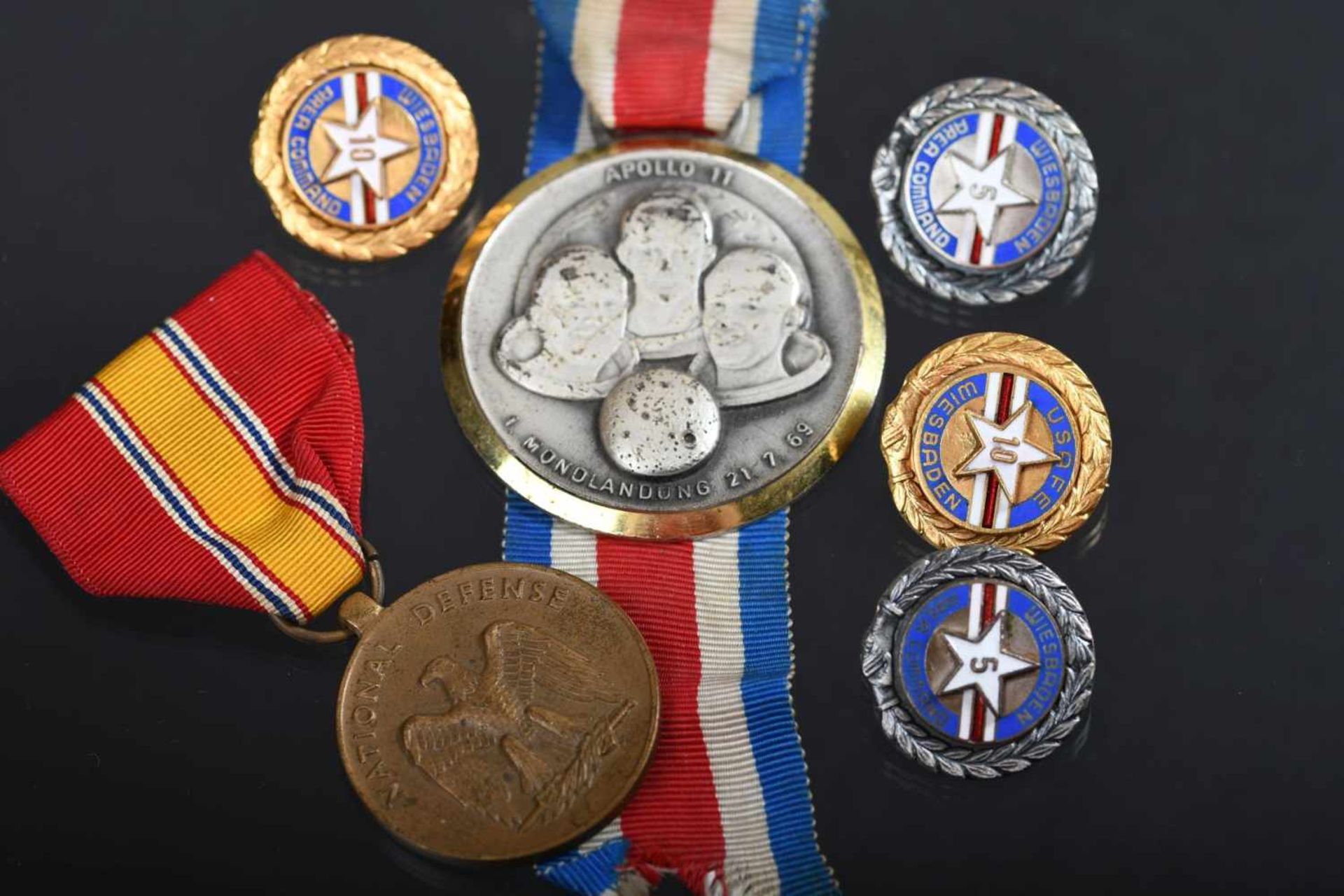 Orden/Abzeichen USAa) National Defense, Kupfer, am Band mit Nadel. b) Auszeichnung 1969 zur