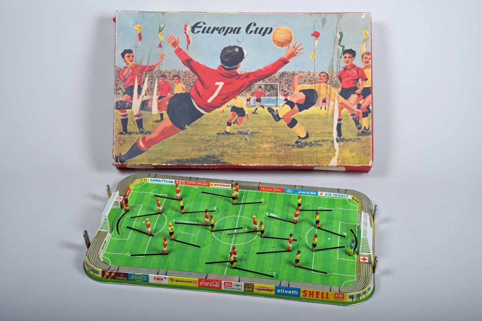 Technofix Europa CupBlech-Fussballspiel im Originalkarton. Spiel in gutem Zustand mit 3 Bällen (