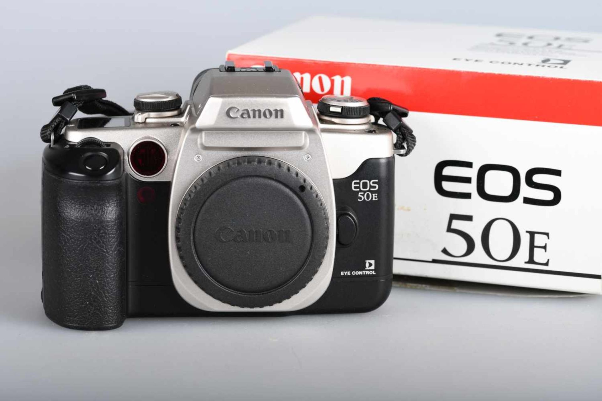 Canon EOS 50 E im Originalkasten35 mm SLR-Kamera mit Bedienungsanleitung, guter Zustand.