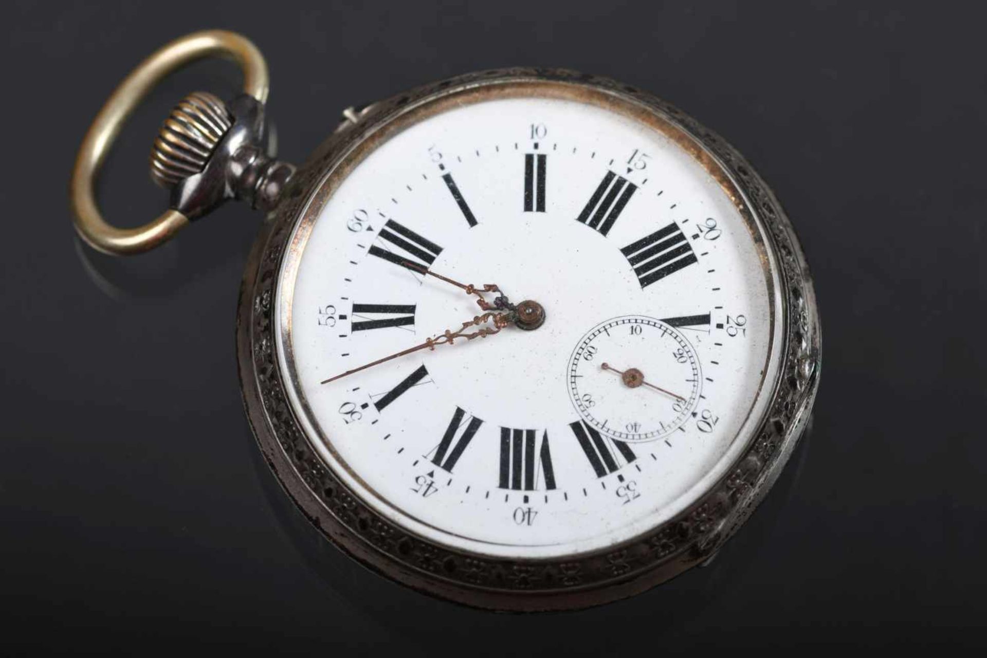 Taschenuhr, Schweiz um 1900Große Taschenuhr mit silbernem Gehäuse. Handaufzug. Gehäuse gepunzt mit