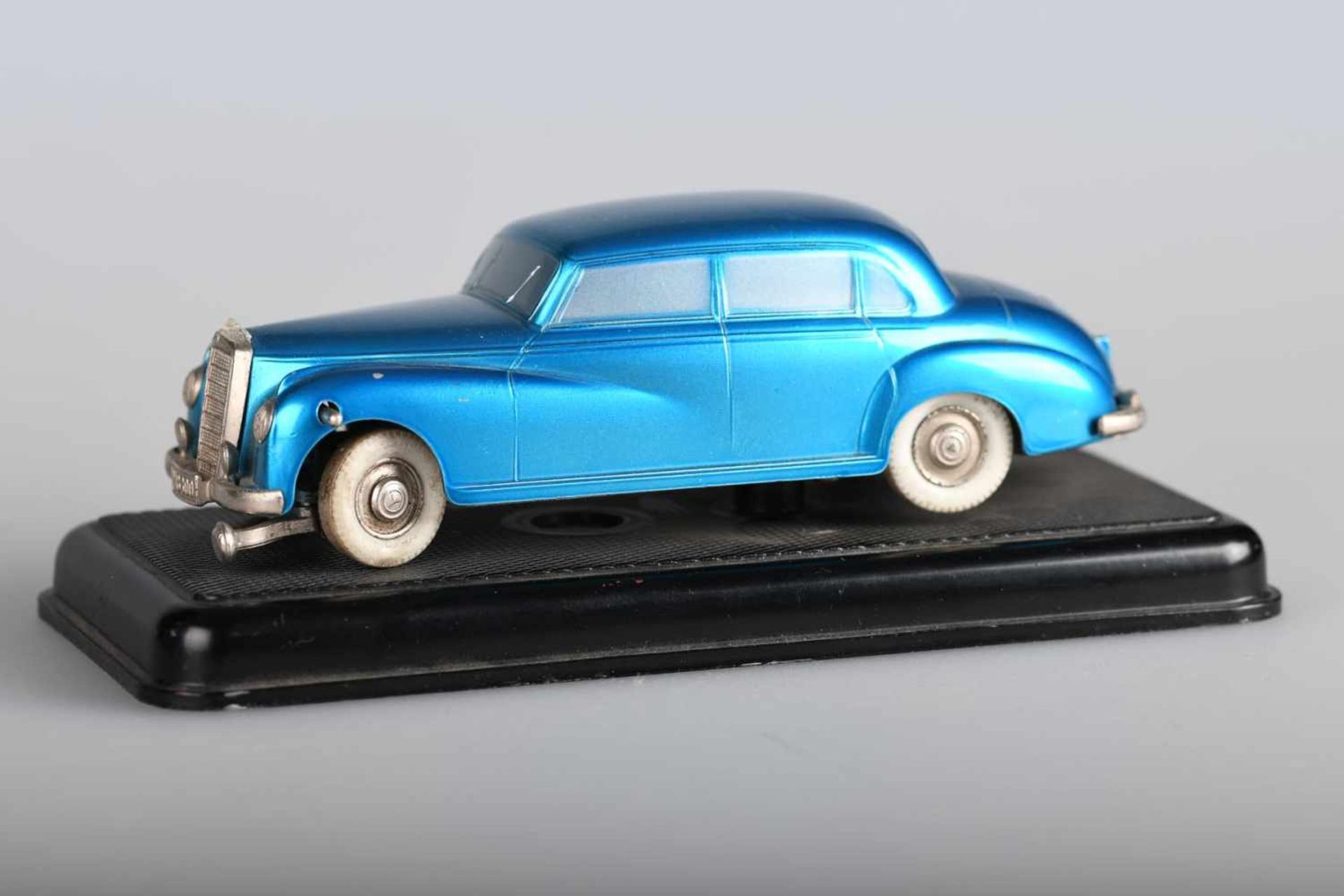 Prämeta Mercedes-Benz 300, 1953Kölner Automodelle, auf Sockel fixiertes Modell mit lenkbarer Achse