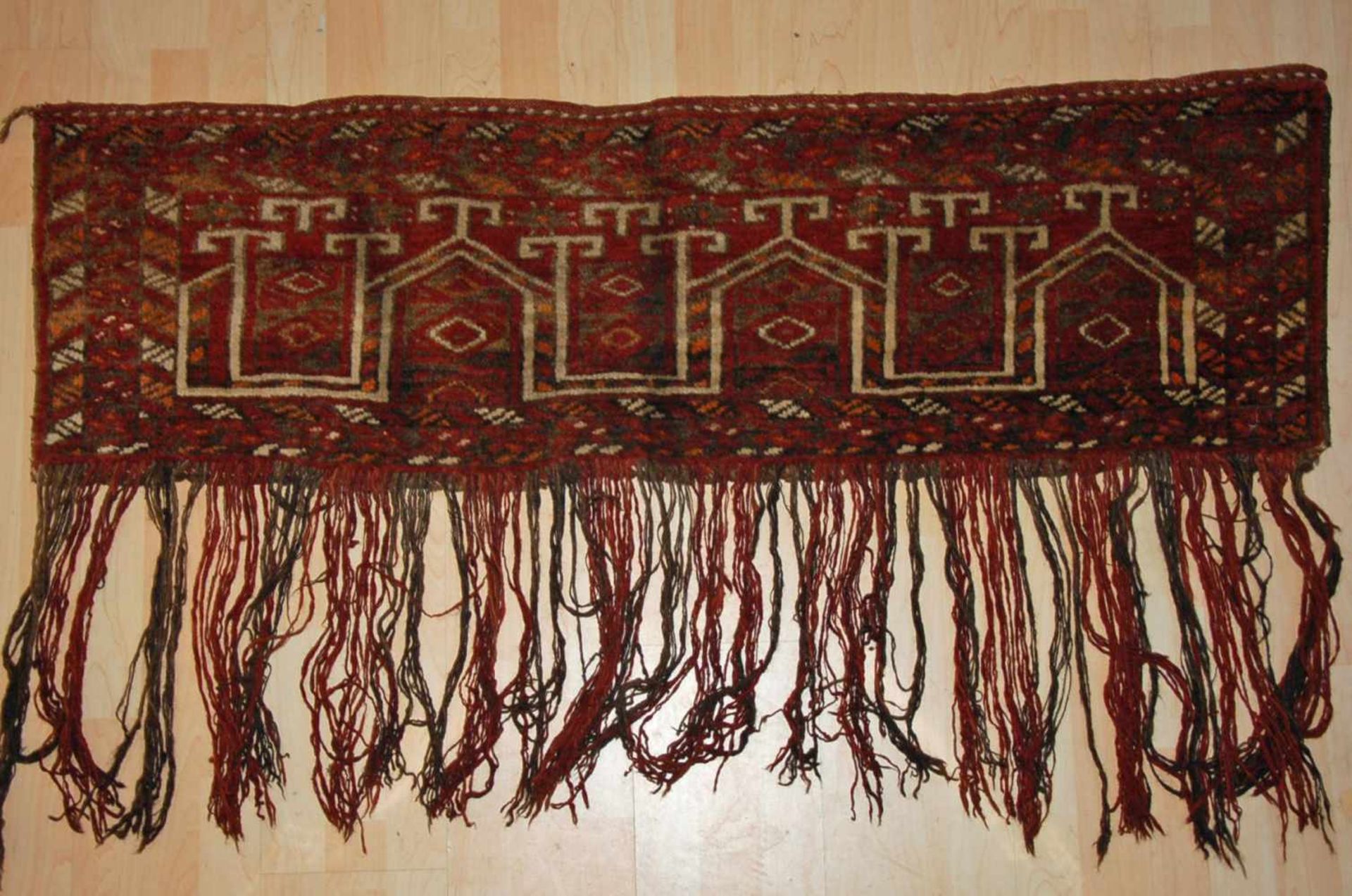 Torba, Afghanistanlange Fransen, ca. 139 x 38 cm.