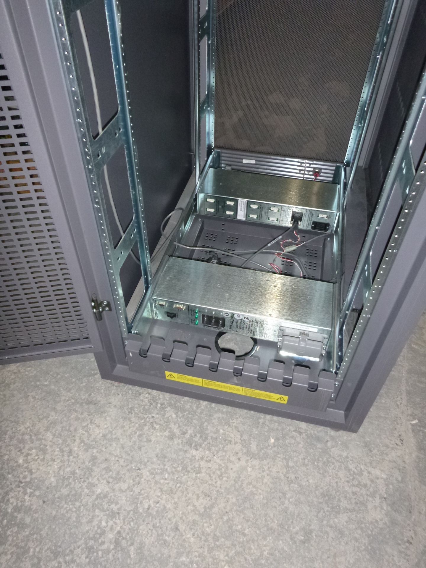 SUN MICROSYSTEMS 38U RACKMOUNT CABINET WITH 2 X PDU'S - Image 2 of 2