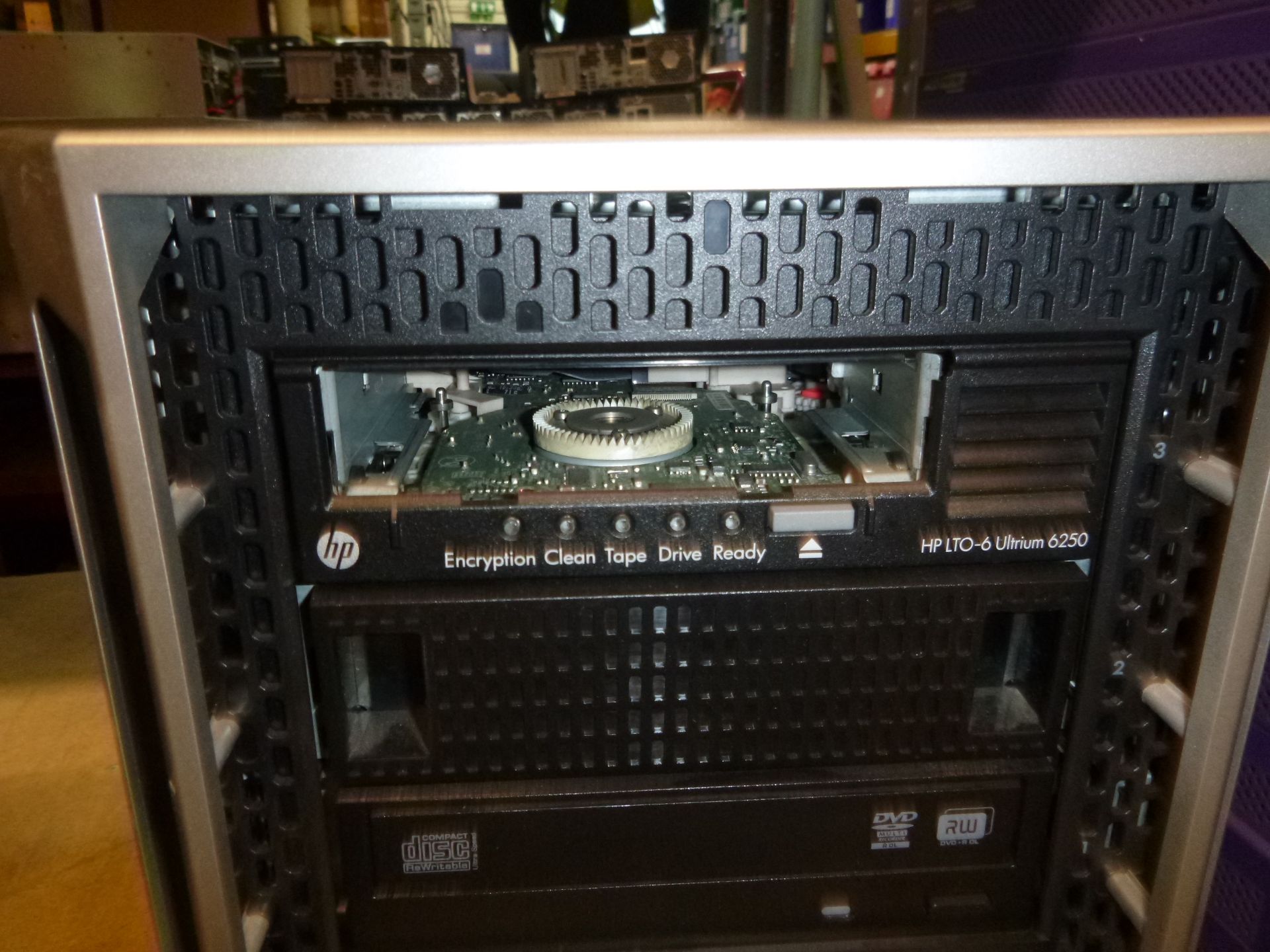 HP PROLIANT ML350p GENERATION 8 SERVER. 2 X XEON QUAD CORE E5-2609 PROCESSORS @ 2.5GHZ, 96GB RAM, HP - Image 2 of 4