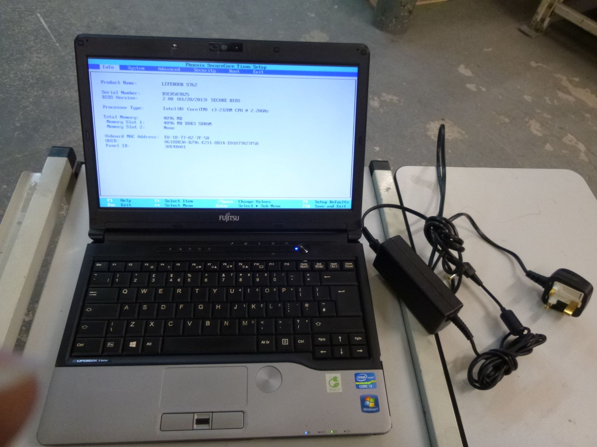 FUJITSU LIFEBOOK S762 LAPTOP. CORE i3 2.2GHZ PROCESSOR, 4GB RAM, 128GB SSD. WITH PSU. W7 PRO COA