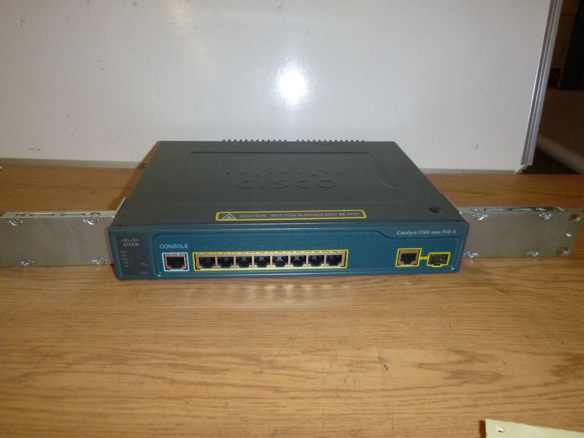 CISCO 3560 SERIES PoE-8 NETWORK SWITCH. MODEL WS-C3560-8PC-8 V03