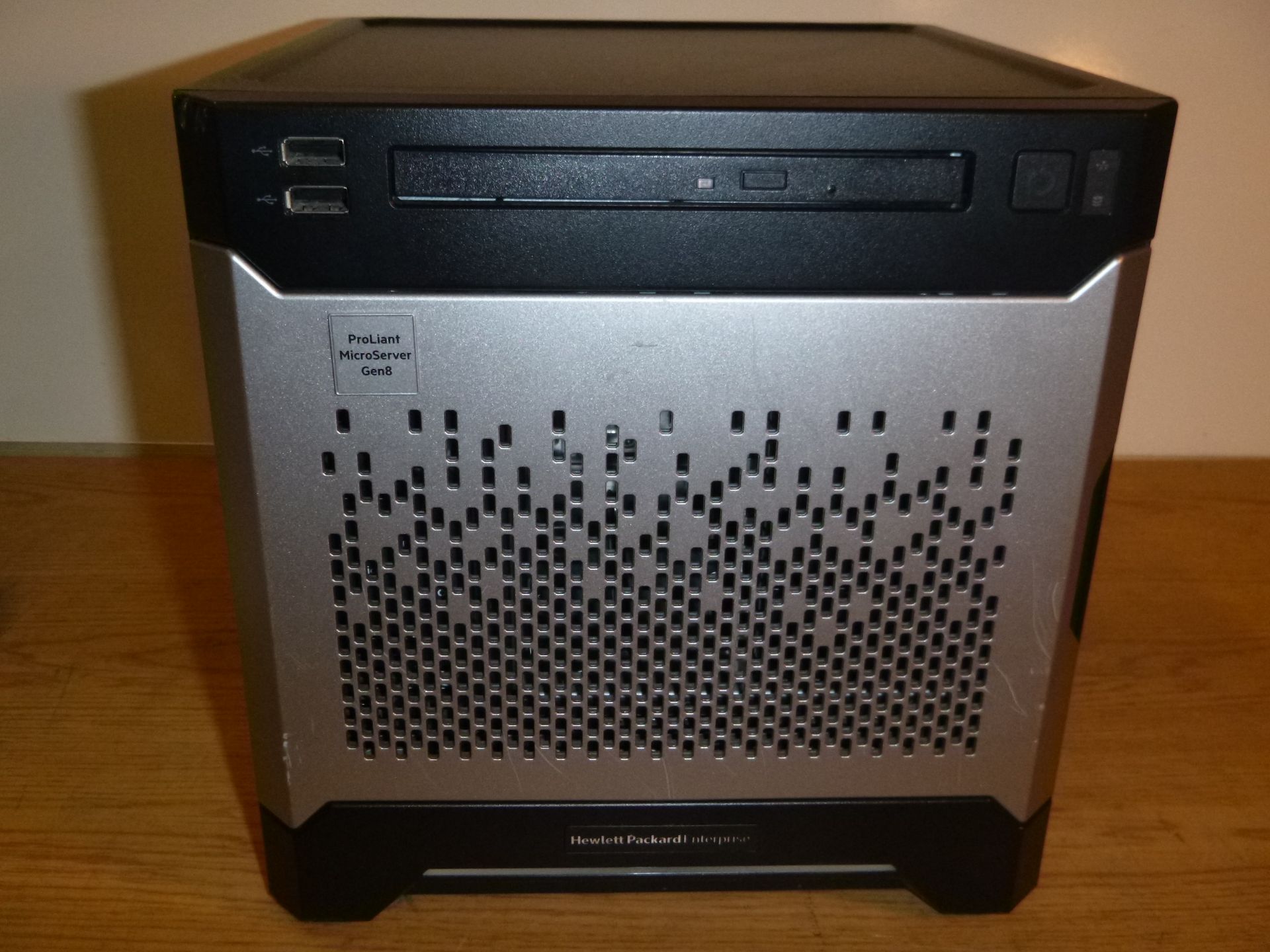 HP MICROSERVER GENERATION 8. CORE i3 3240 3.4GHZ PROCESSOR, 12GB RAM, 2 X 4TB 3.5" SAS HDD'S. CDROM