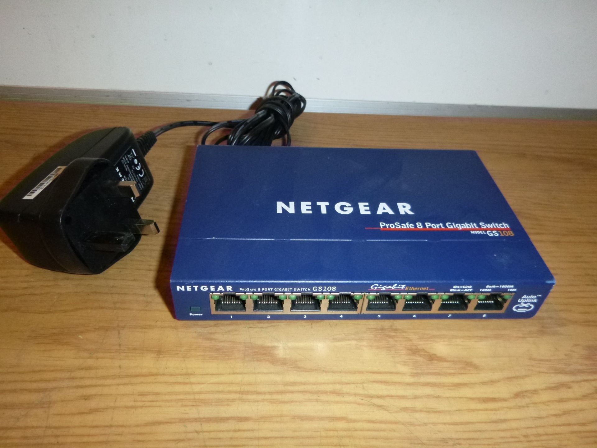 NETGEAR PROSAFE 8 PORT GIGABIT SWITCH WITH POWER SUPPLY. MODEL GS108