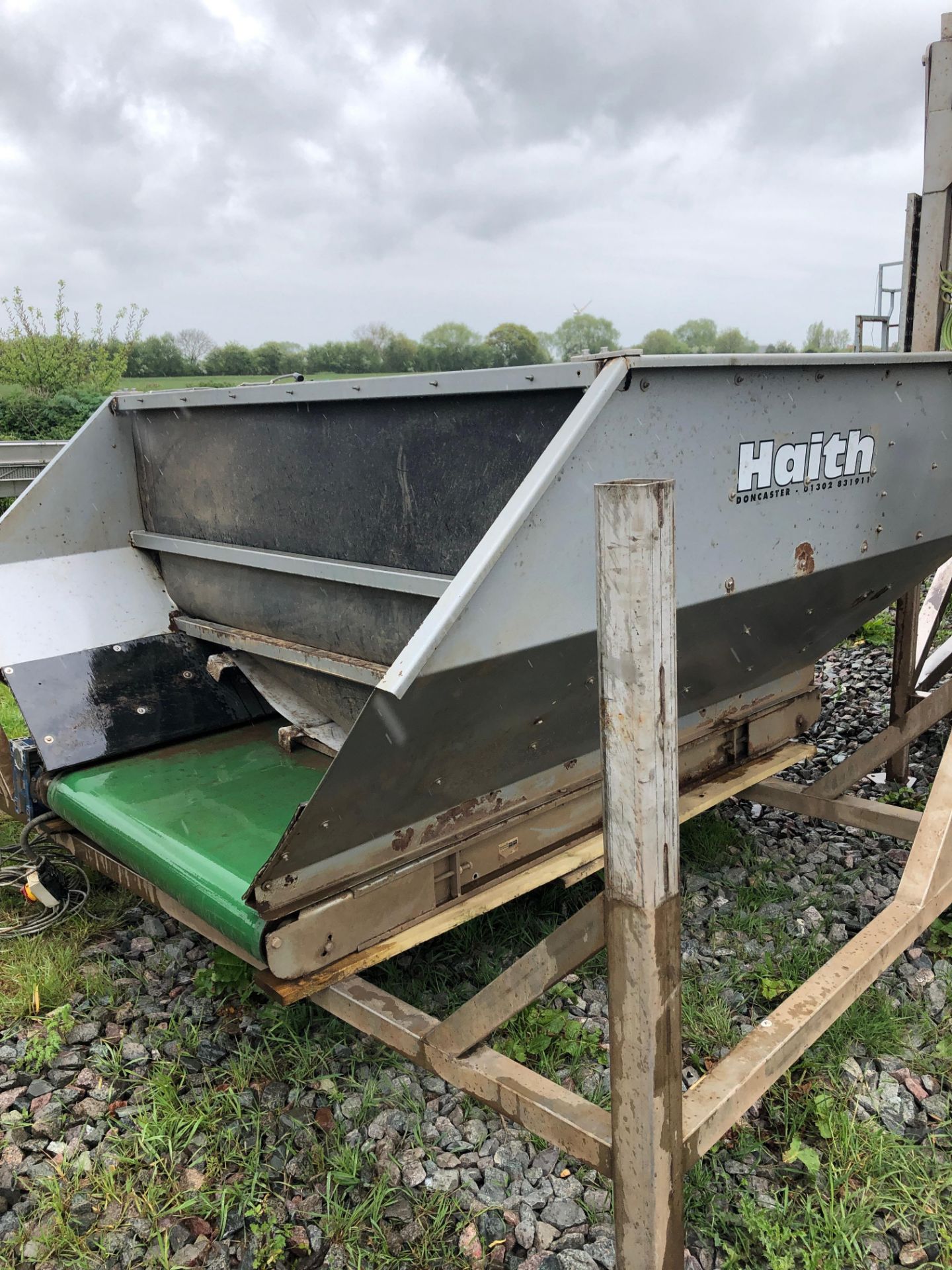 Haith box tipper - Image 2 of 3