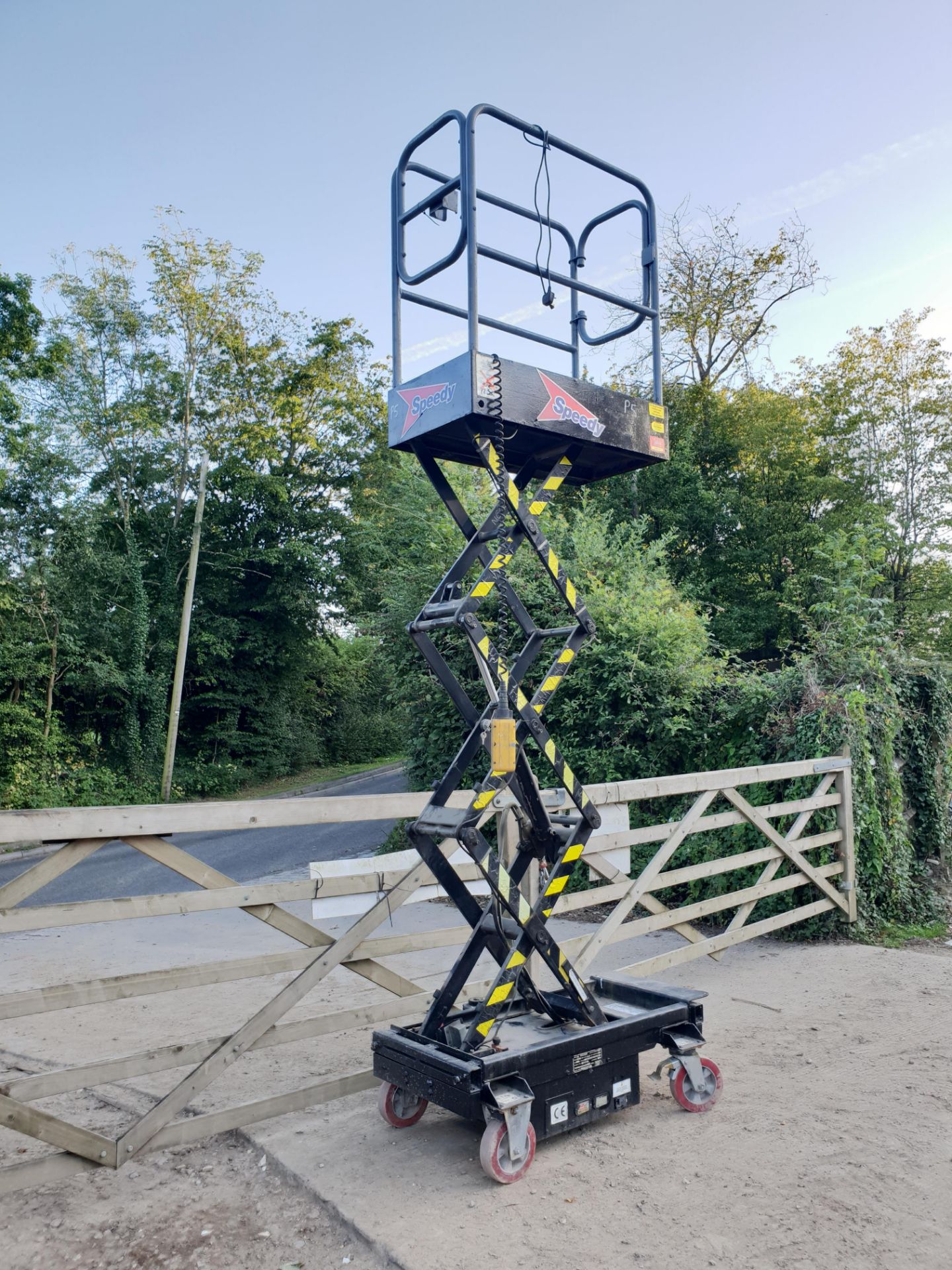 POP UP PLUS+ SCISSOR LIFT ACCESS PLATFORM