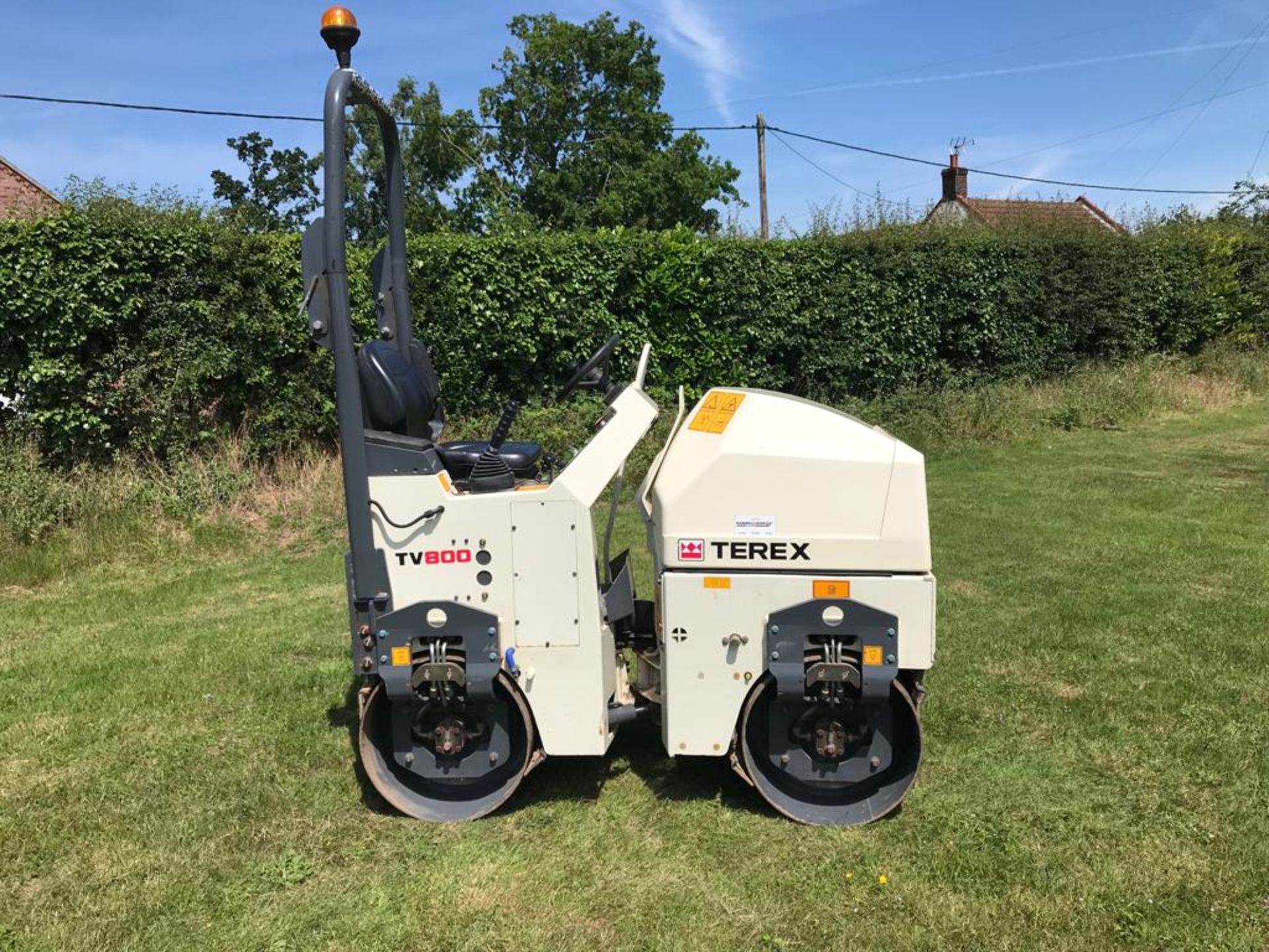 2010 TEREX TV800 DOUBLE DRUM VIBRATING ROLLER - Image 5 of 9