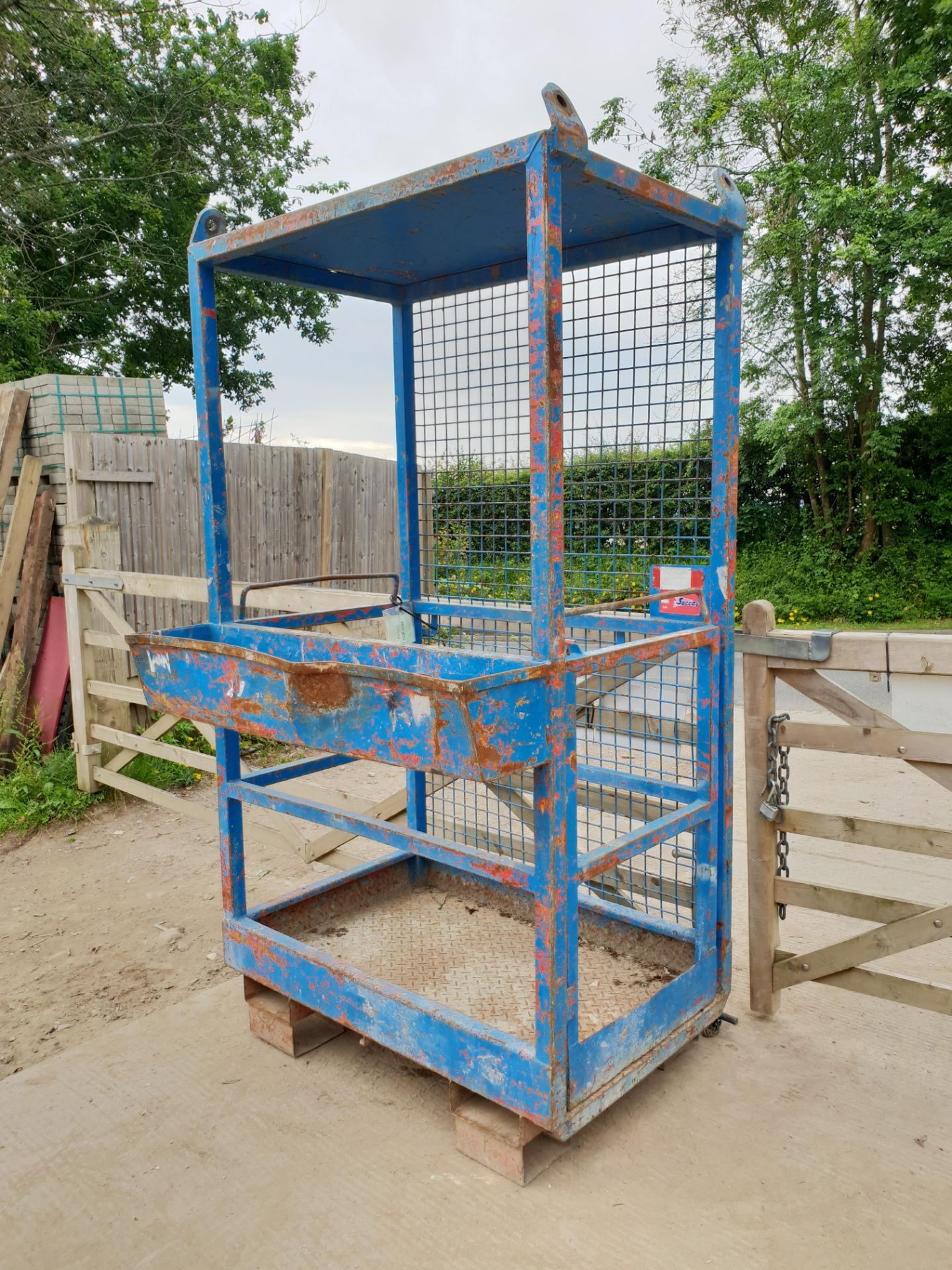 CONQUIP MAN LIFT ACCESS CAGE