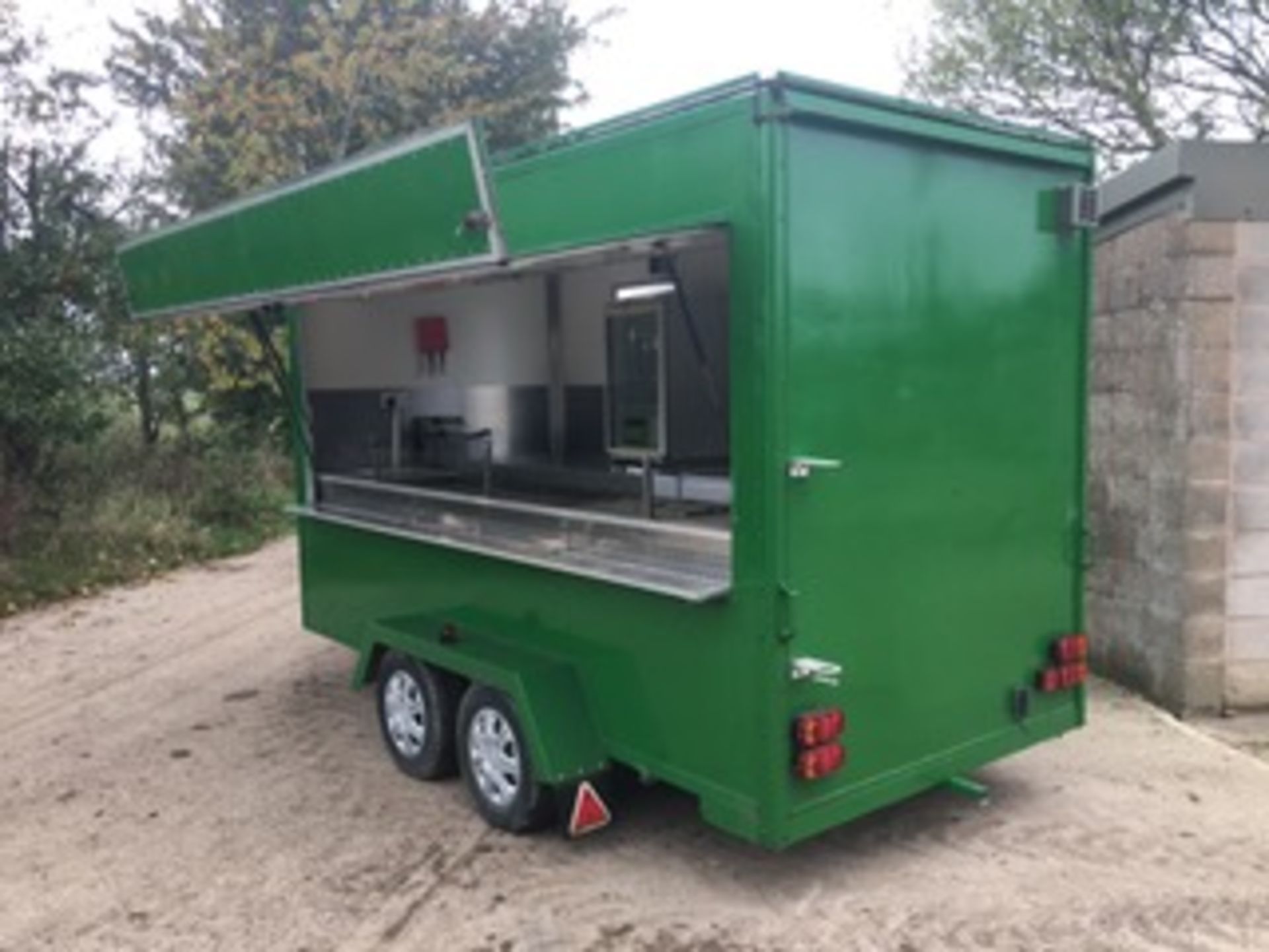 Catering unit good working order fully loaded - Image 2 of 4