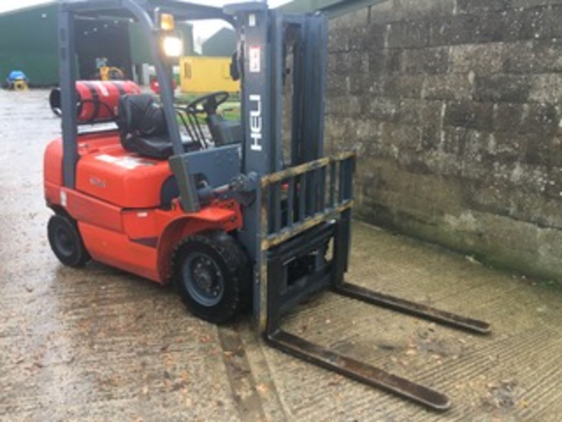 Heli 2 tonne gas Forklift Truck - Image 2 of 2