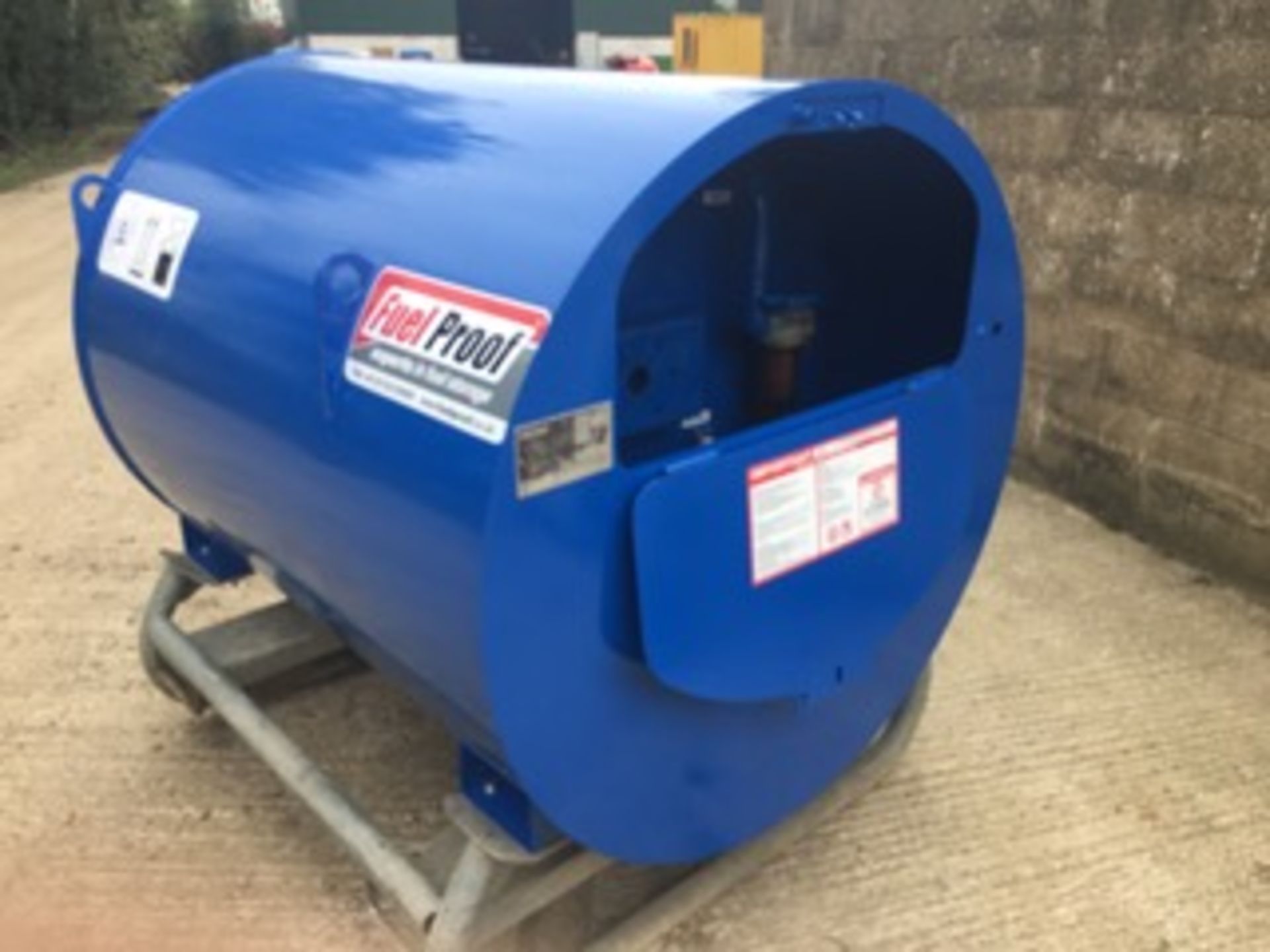 1000 litre Fuel Tank with hand pump