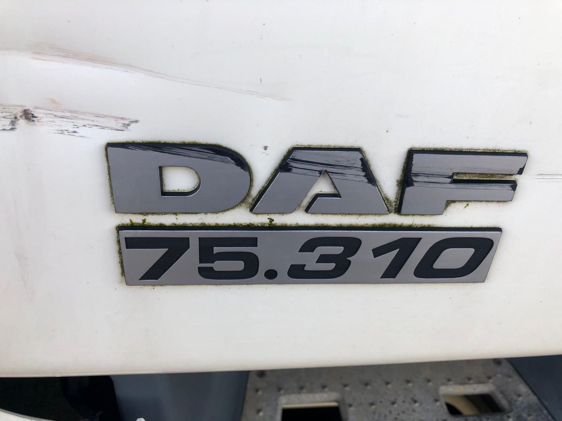 DAF 75.310 flatbed Truck - Image 4 of 25