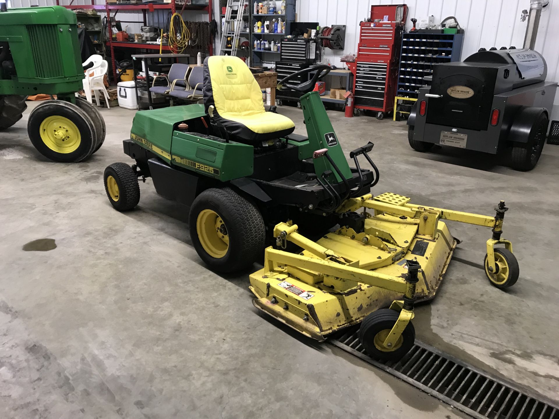 JOHN DEERE F925 FRONT MOUNT LAWN MOWER, HYDROSTAT, 2949 HOURS SHOWING, DIESEL, #X140395