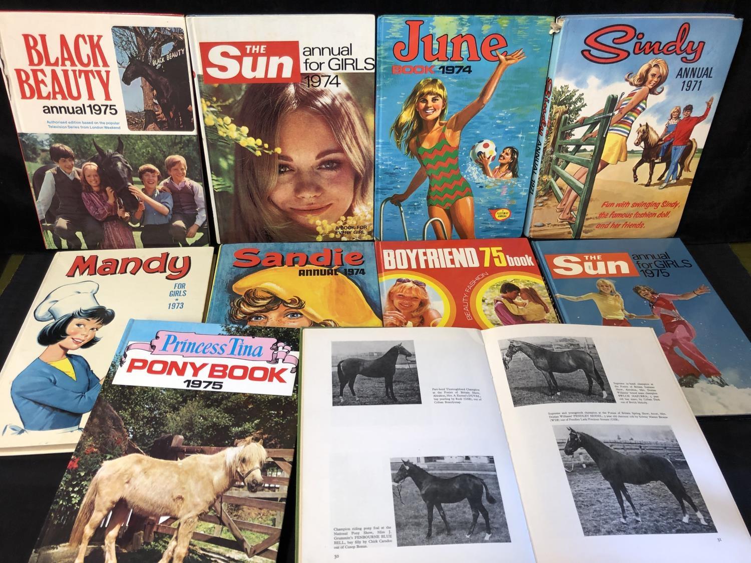 Vintage 1970's Girl's annual books including Sindy Annual 1971 - 'Fun with swinging Sindy, the - Image 2 of 5