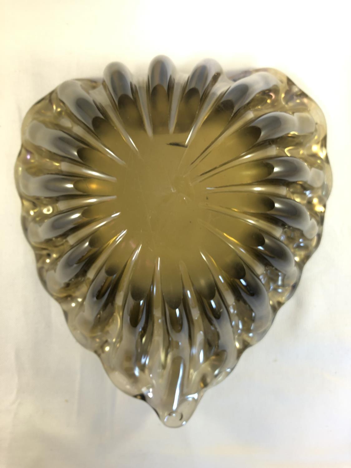 Barovier & Toso - An iridescent golden amethyst glass heart form bowl, Italian, 20th Century, 24cm - Image 8 of 10