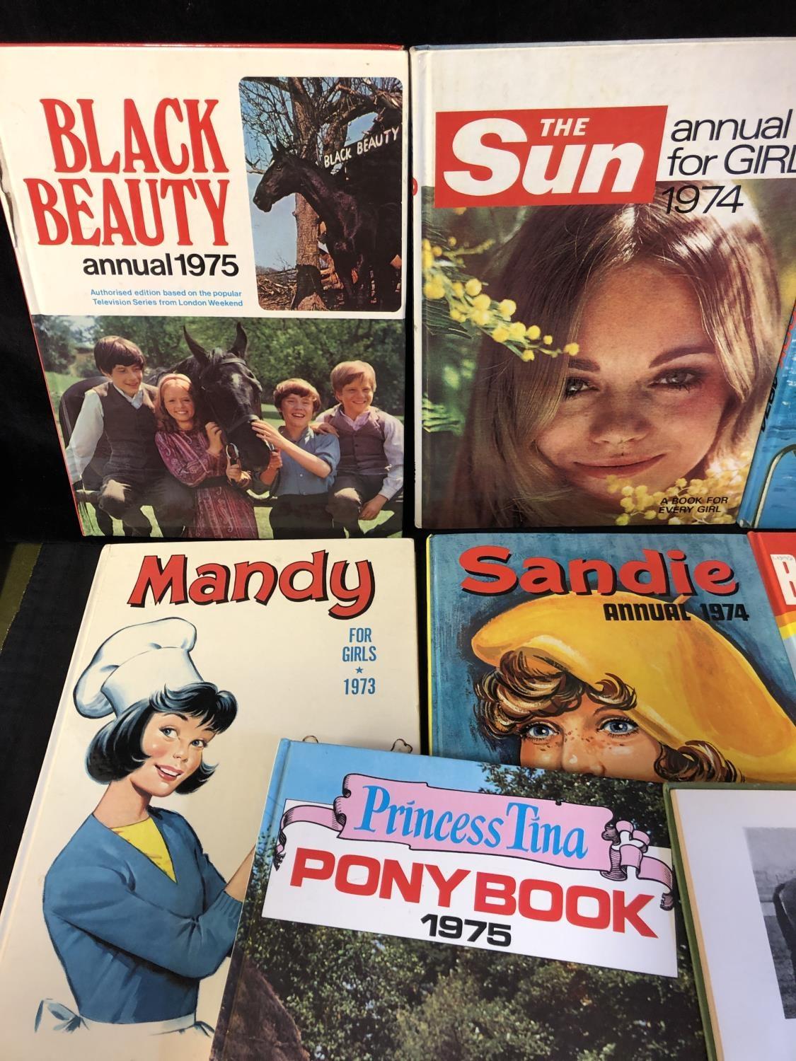 Vintage 1970's Girl's annual books including Sindy Annual 1971 - 'Fun with swinging Sindy, the - Image 3 of 5