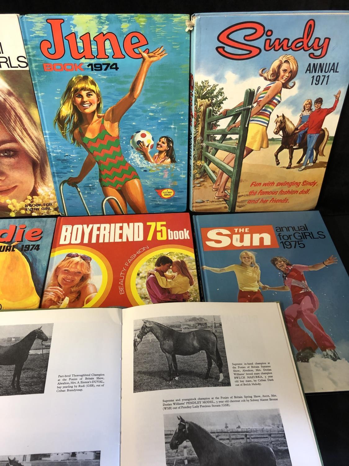 Vintage 1970's Girl's annual books including Sindy Annual 1971 - 'Fun with swinging Sindy, the - Image 4 of 5